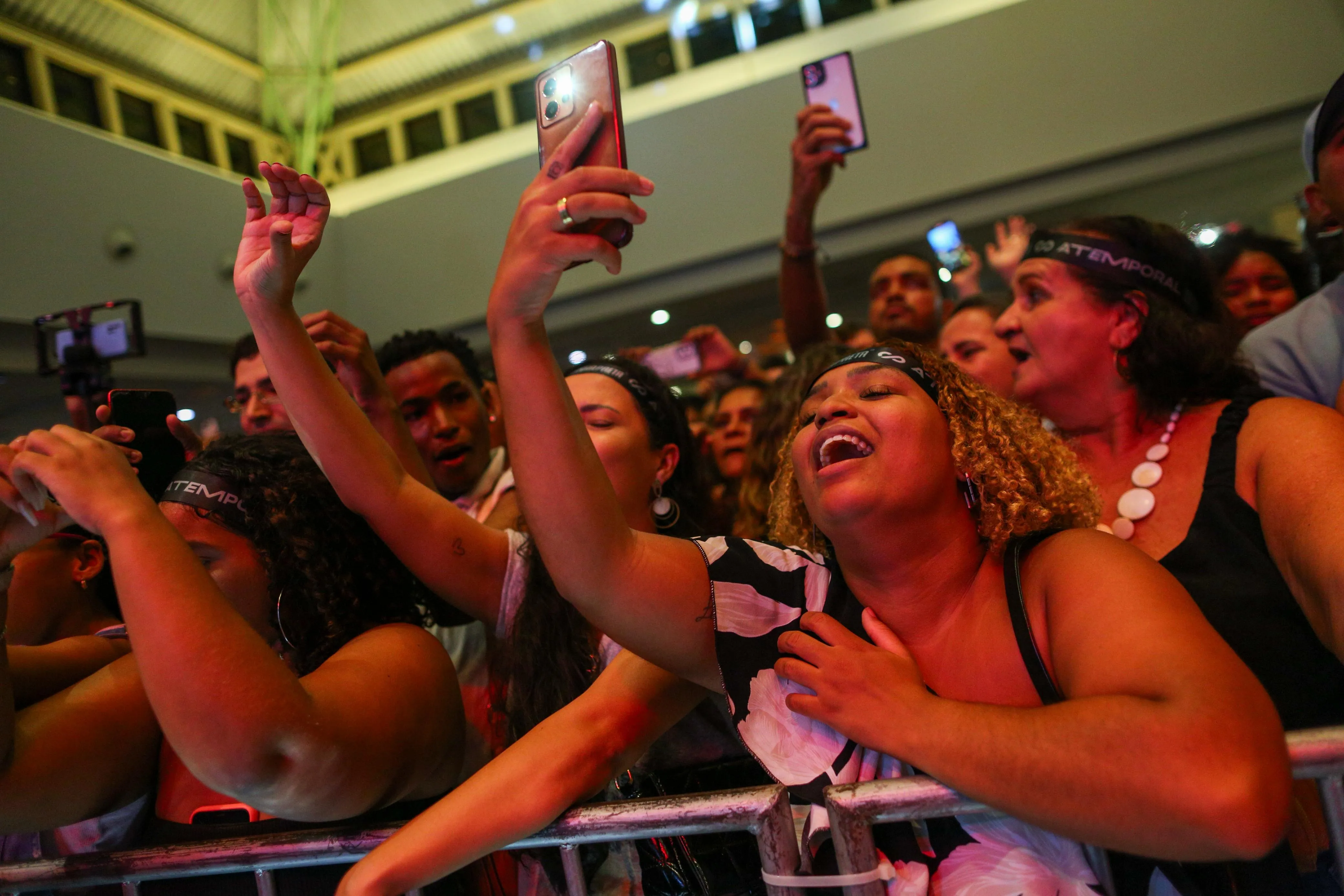 Antes de mesmo de começar, a praça de alimentação já estava lotada