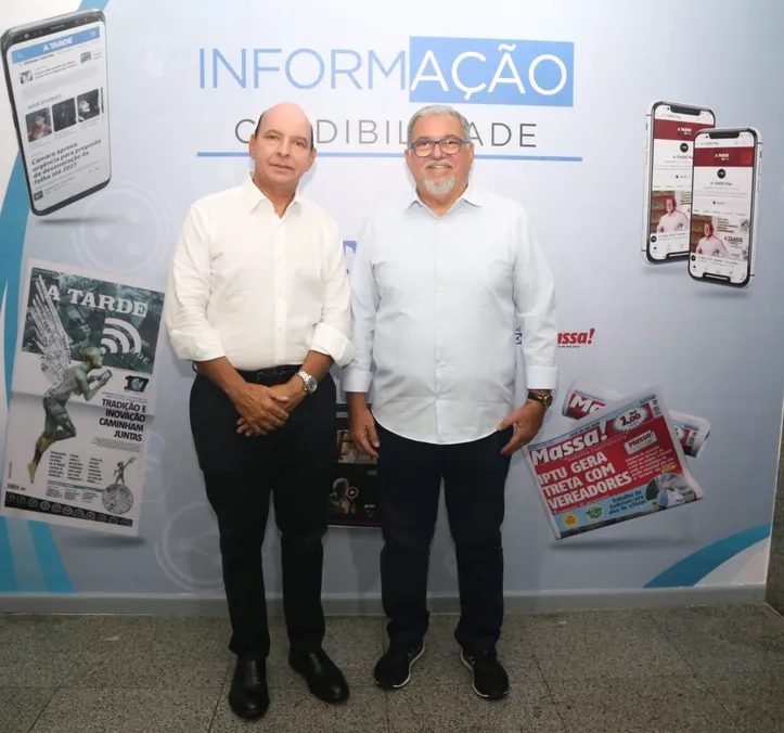 Diretor de Relações Institucionais, Luciano Neves, e o prefeito Getúlio Sampaio