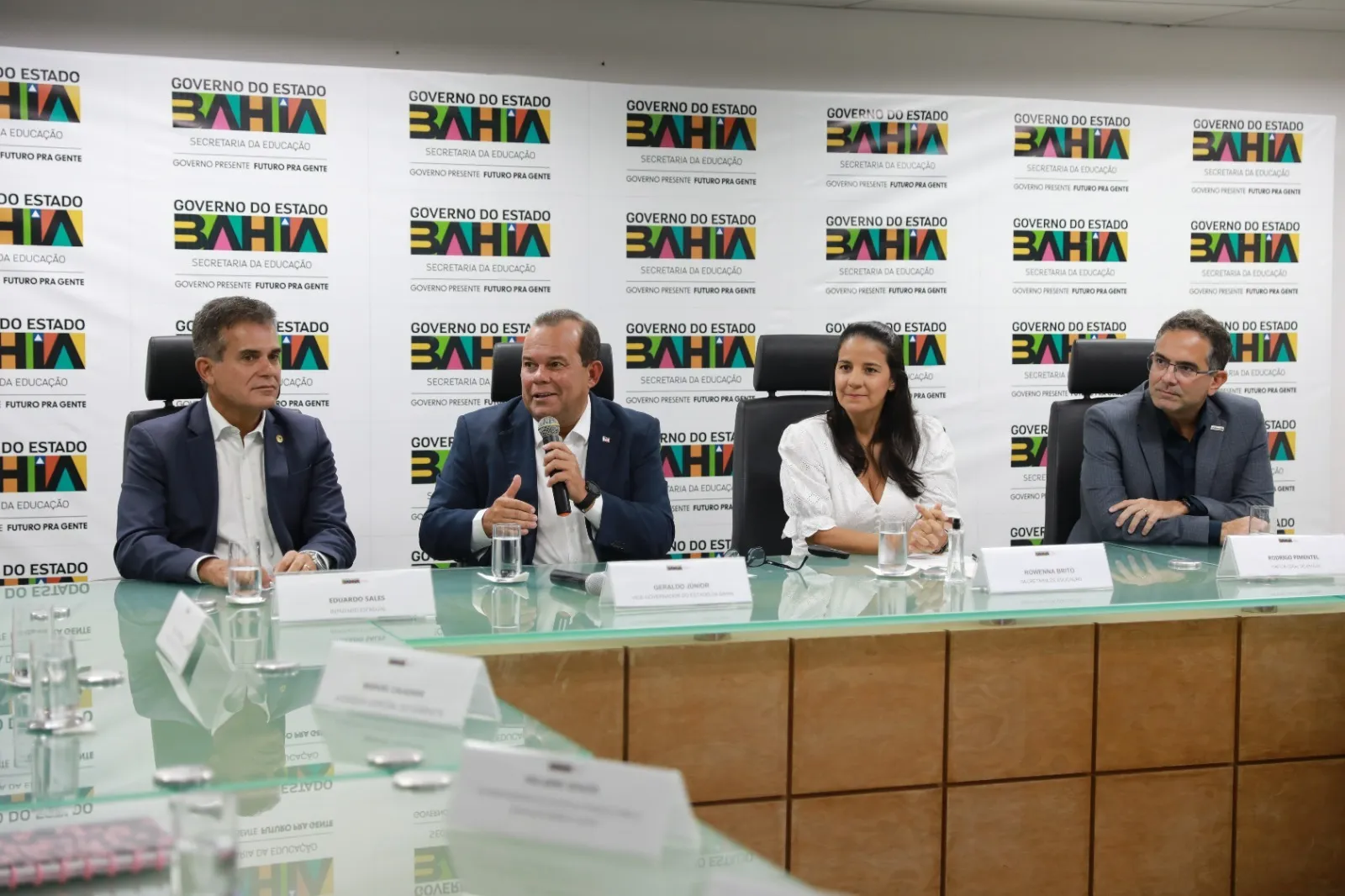 Imagem ilustrativa da imagem Governo da Bahia lança apps gratuitos para acesso à CNH