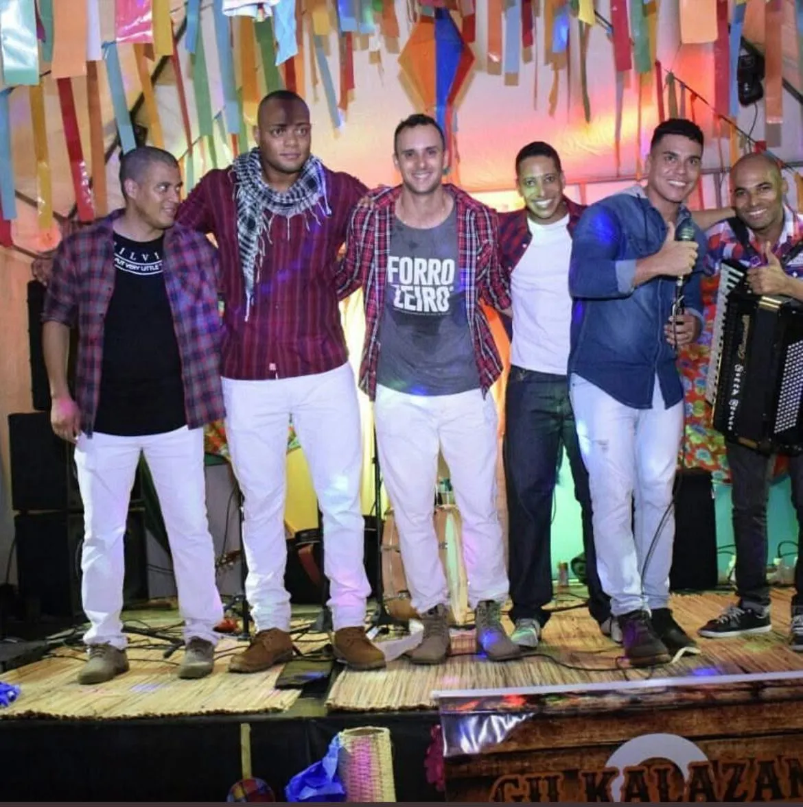 Na foto, Gil Kalazans está de jaqueta jeans.