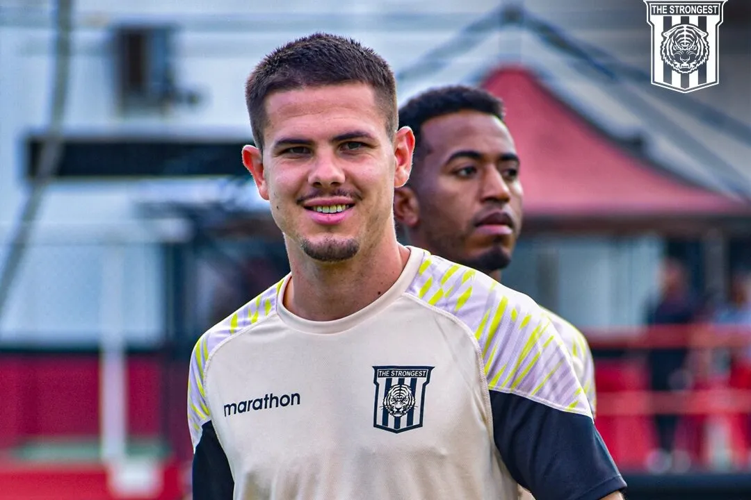 Jogadores do The Strongest no Barradão