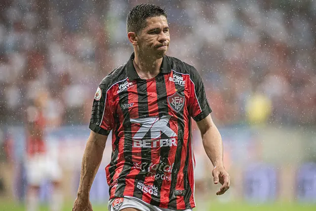 Osvaldo foi titular mais uma vez
