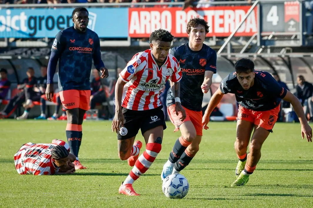 Kayky pelo Sparta Rotterdam, da Holanda