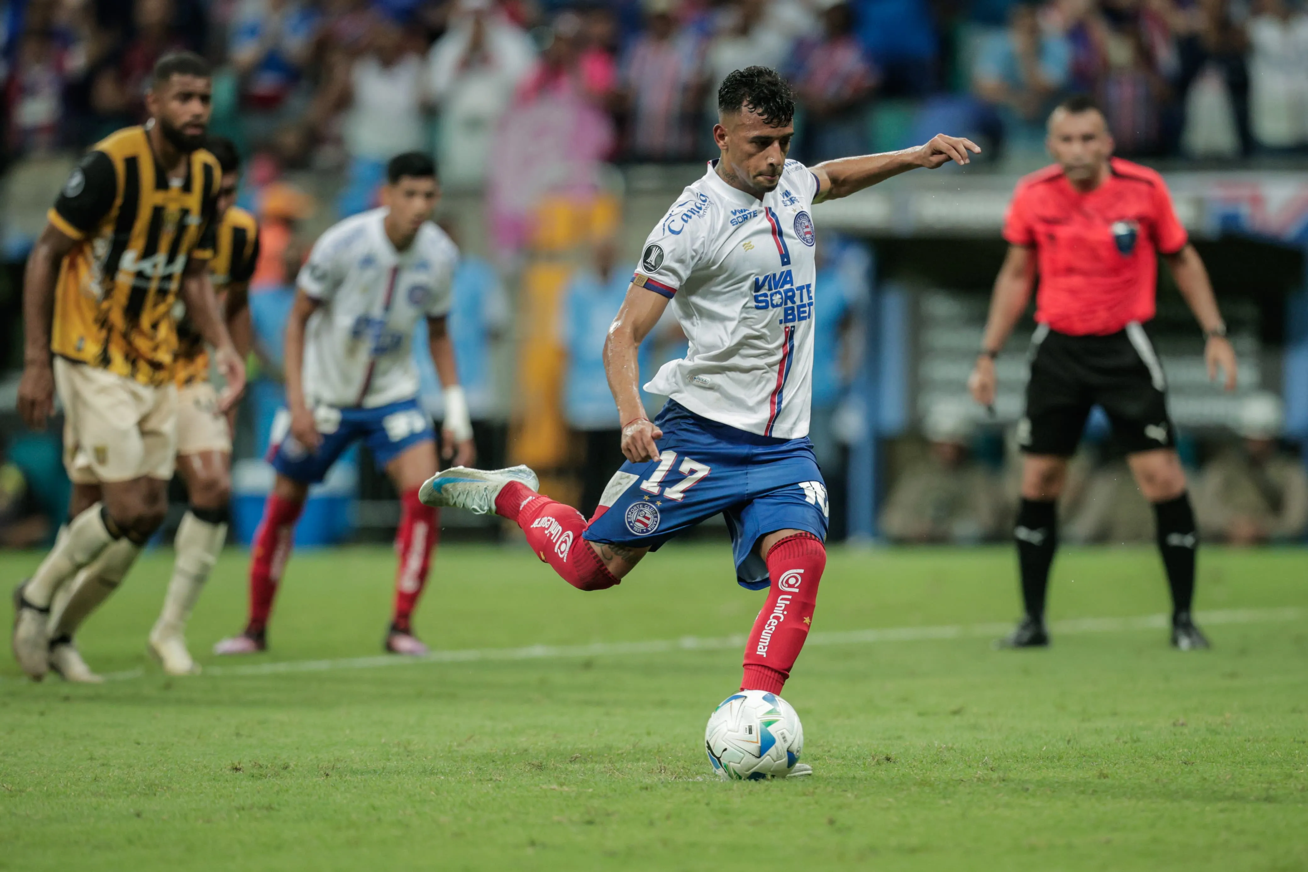 Bahia abre o placar com Luciano Rodríguez, na Arena Fonte Nova