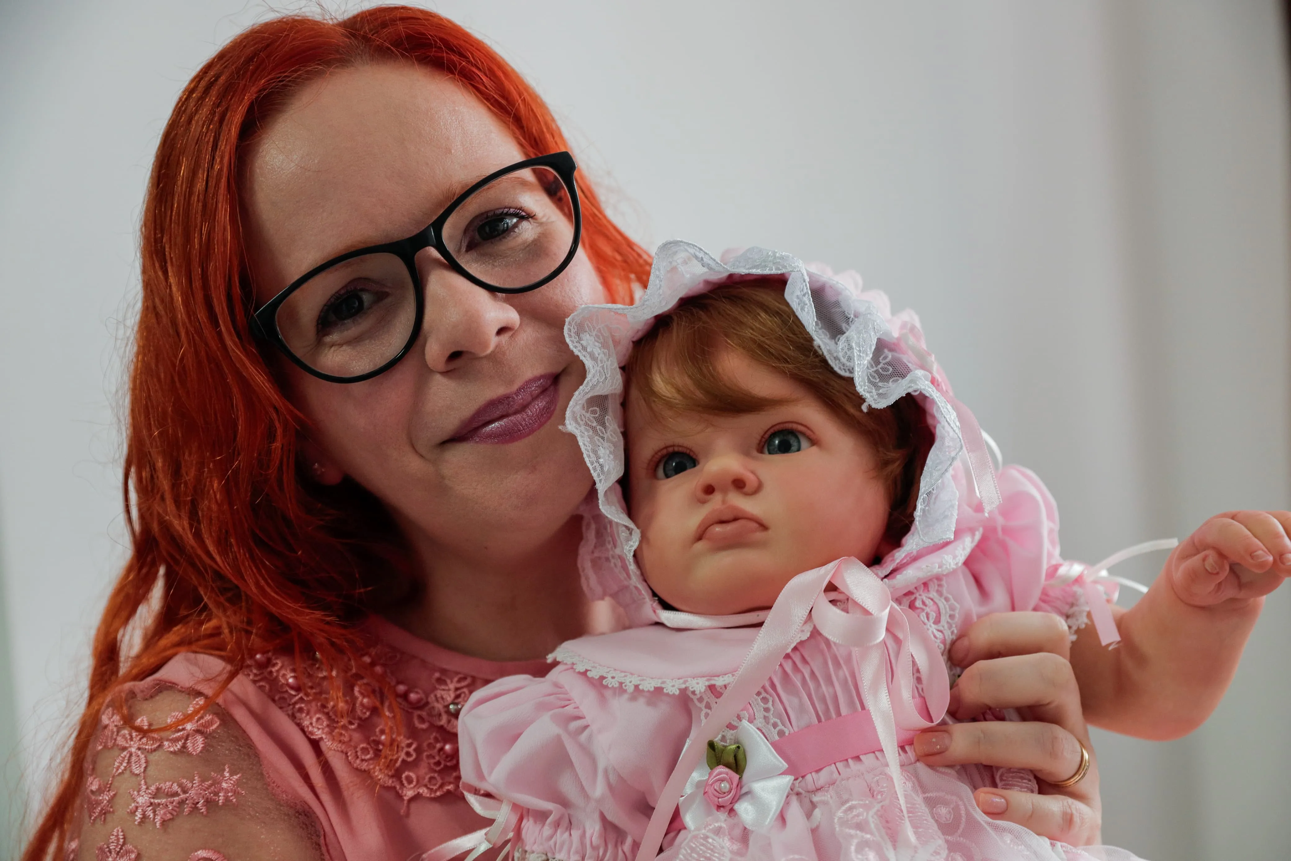 Imagem ilustrativa da imagem Maternidade de bebê reborn: brincadeira vira tendência entre mulheres
