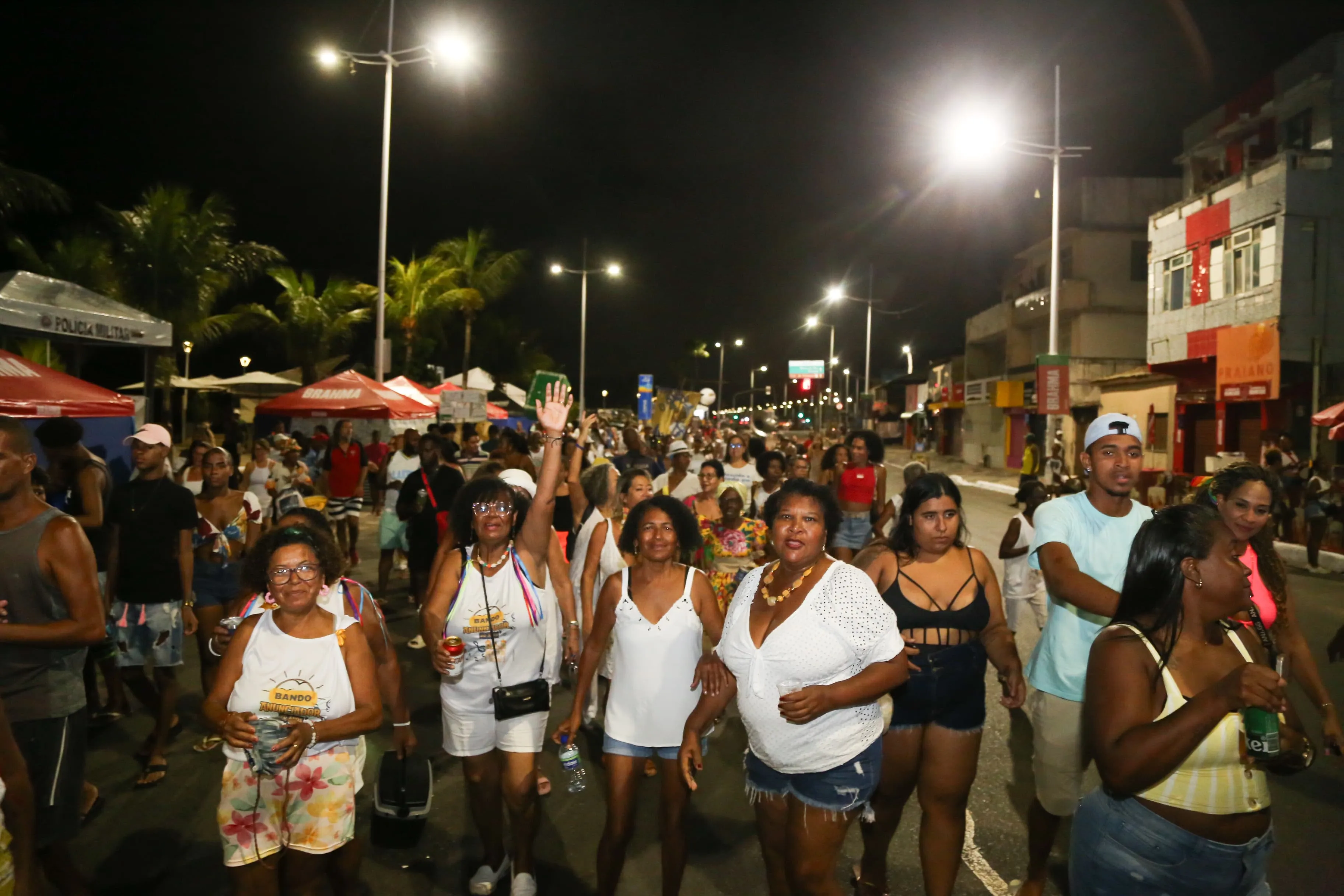 População de Itapuã colou em peso na festa desde a madrugada desta quinta-feira (20)