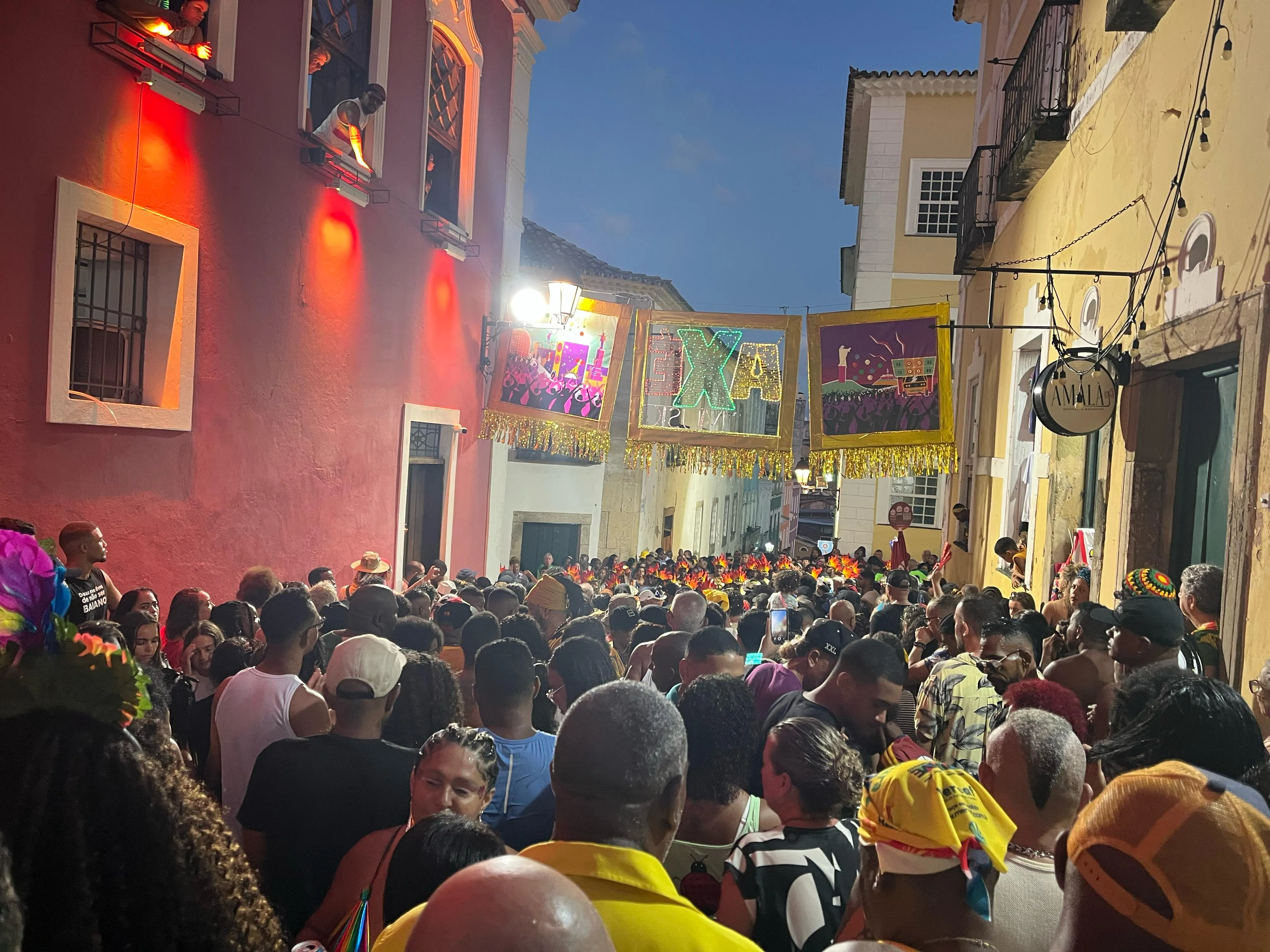 Apresentação lotou o Pelourinho na noite desta sexta-feira (28)