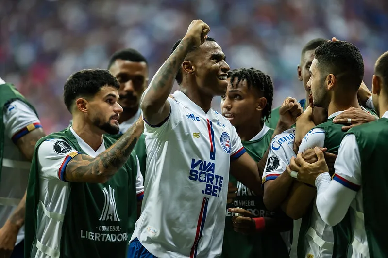 Volante defende o Esquadrão na CONMEBOL Libertadores