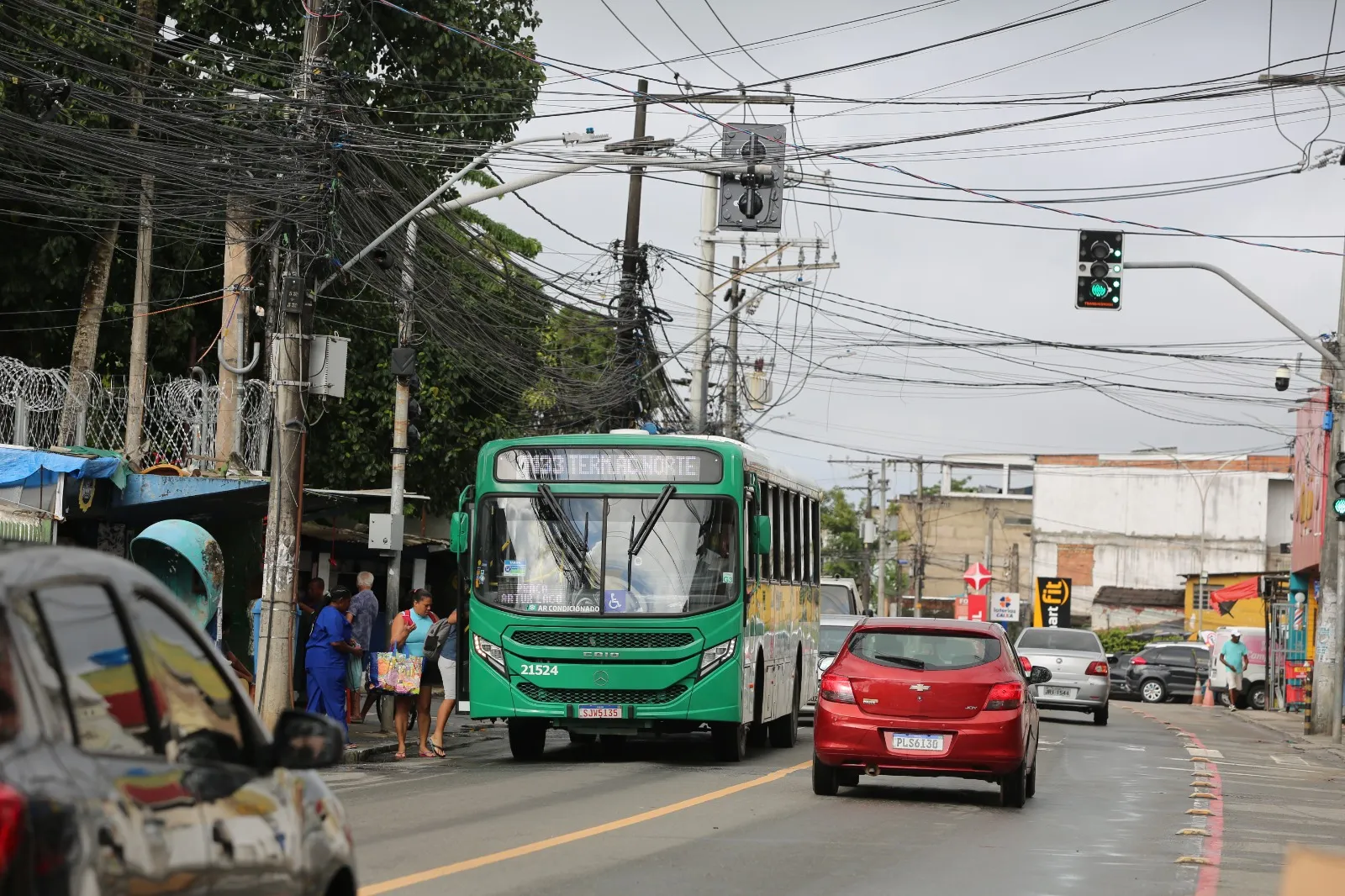 Rua principal do bairro de Pernambués