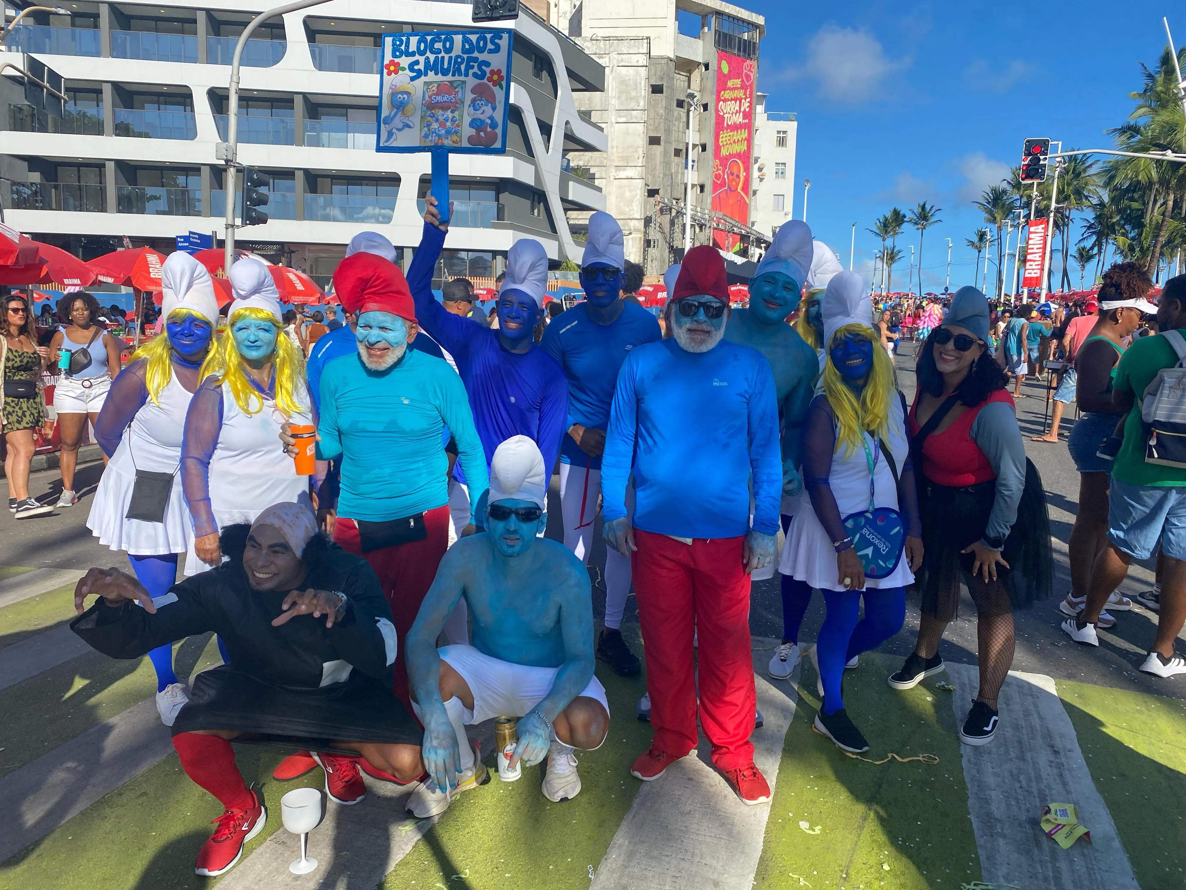 "Os Smurfs" invadem o Fuzuê, tradicional festa soteropolitana