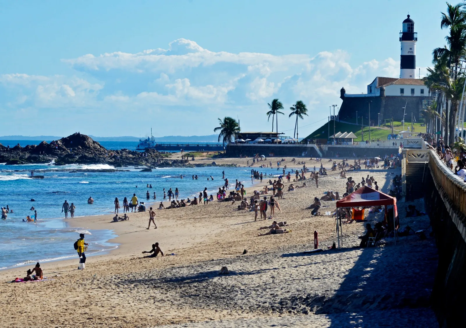Tradição da praia na Barra vira 'point' sempre