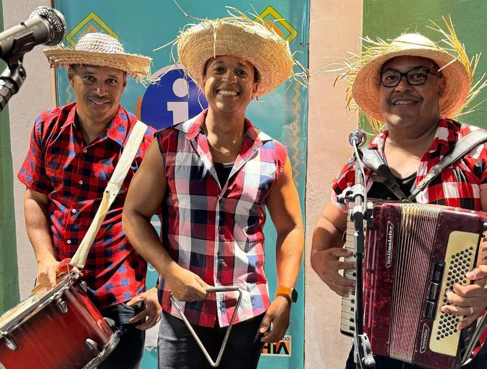 'Estika Kanela' chega a fazer quatro shows em um só dia