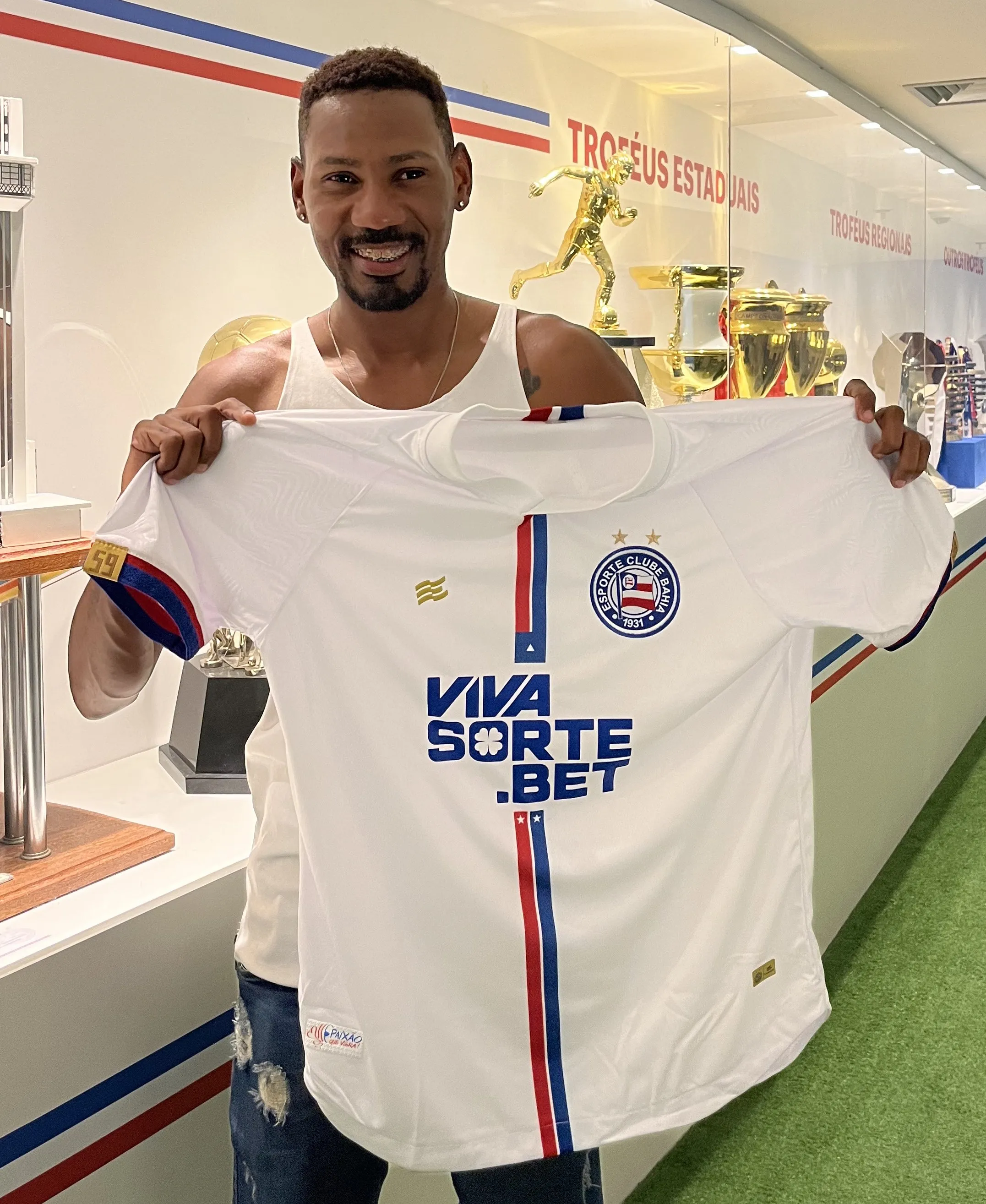 Segurança ganhou até camisa do clube