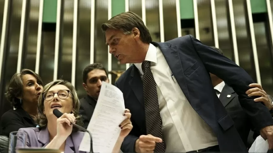 Imagem ilustrativa da imagem Telhado de vidro! Veja momentos em que Bolsonaro incitou a violência