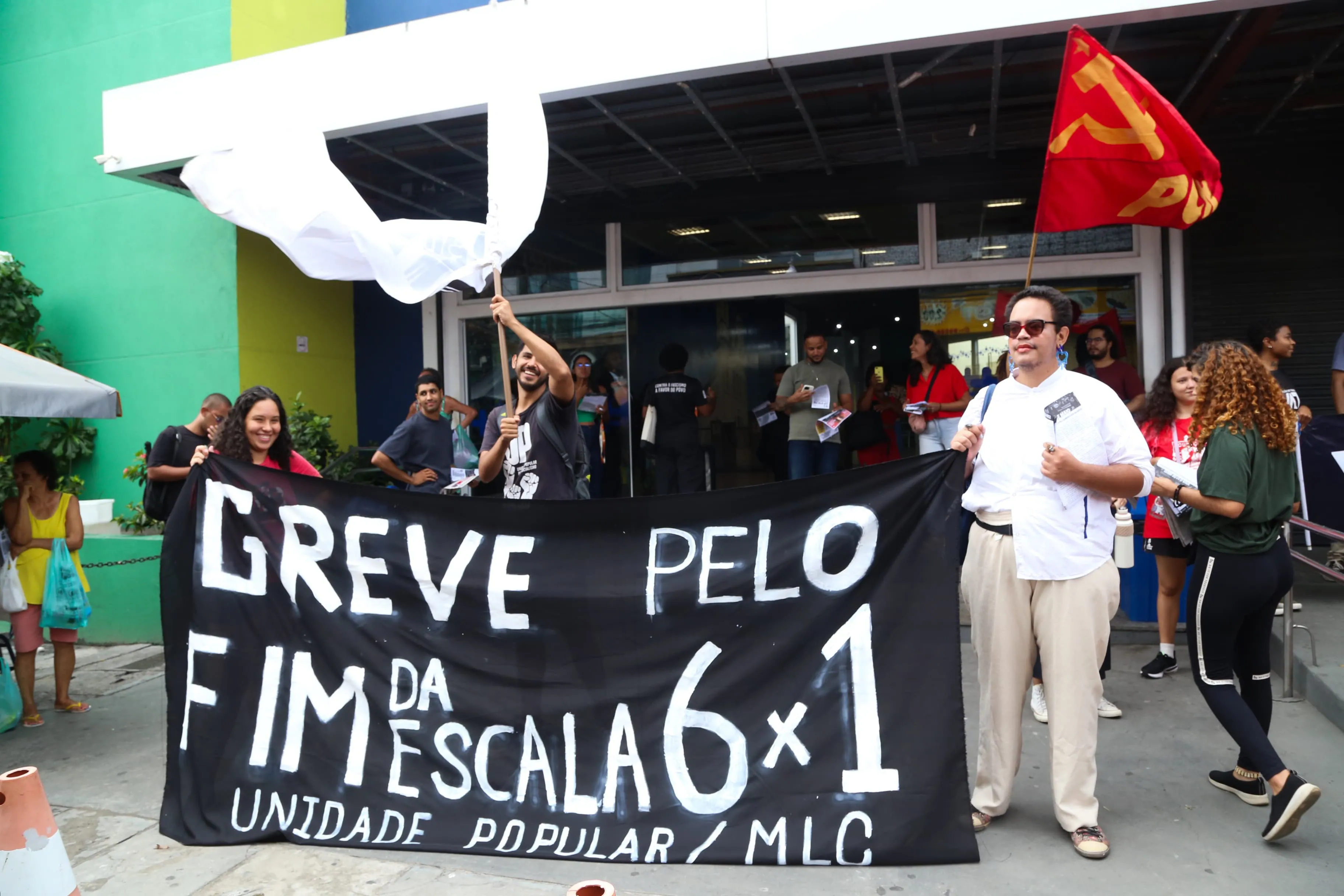 Galera sugere greve pelo fim da escala 6x1