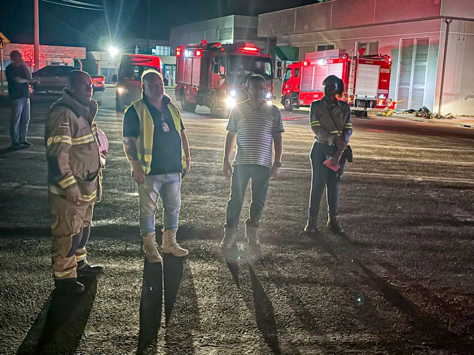 Imagem ilustrativa da imagem Incêndio no galpão do Porto de Aratu não deixou vítimas; veja detalhes