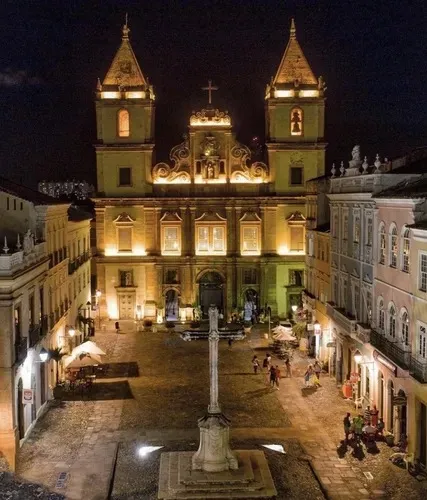 Imagem ilustrativa da imagem Veja como era e como ficou 'igreja de ouro' após desabamento