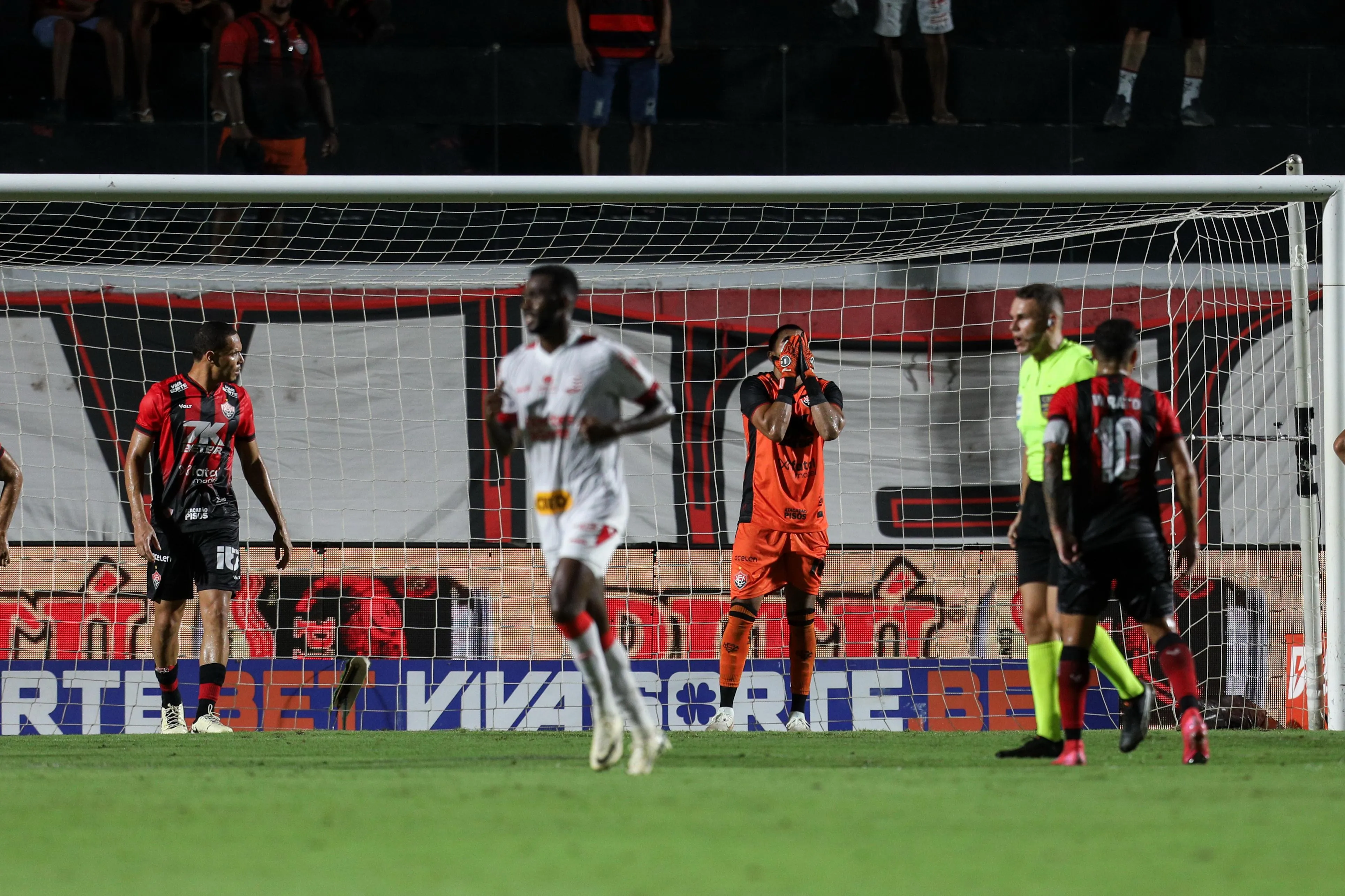 O Vitória não conseguiu desempenhar um bom futebol diante da equipe pernambucana