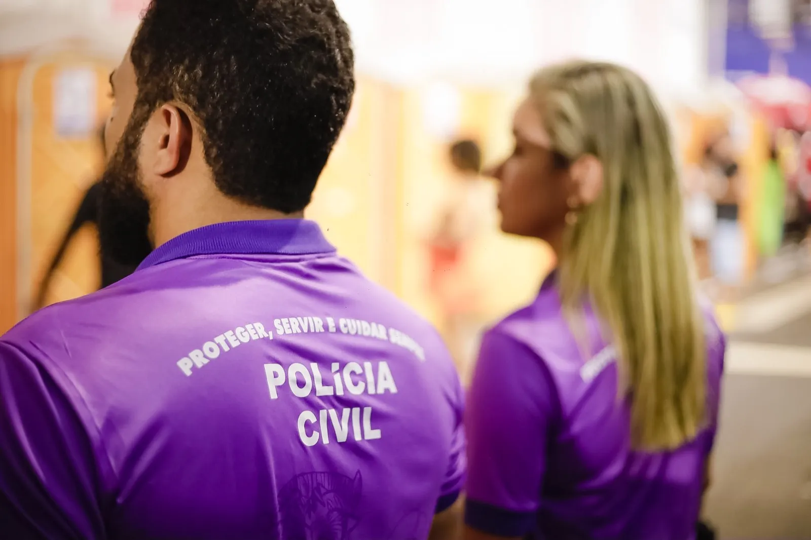 Imagem ilustrativa da imagem Viu policiais com camisas lilás no Carnaval? Saiba o que eles fazem