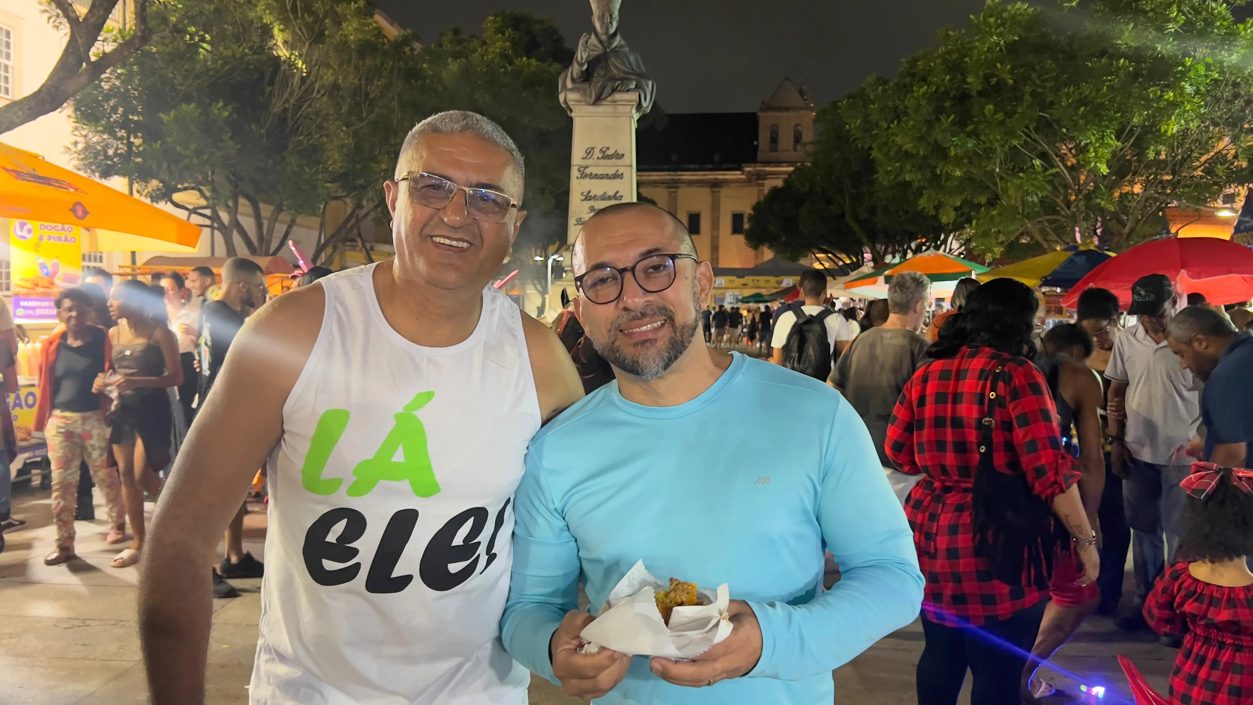 Pai de santo Erivaldo D’Oxum, de 64 anos, e o seu marido Marcone Aureliano