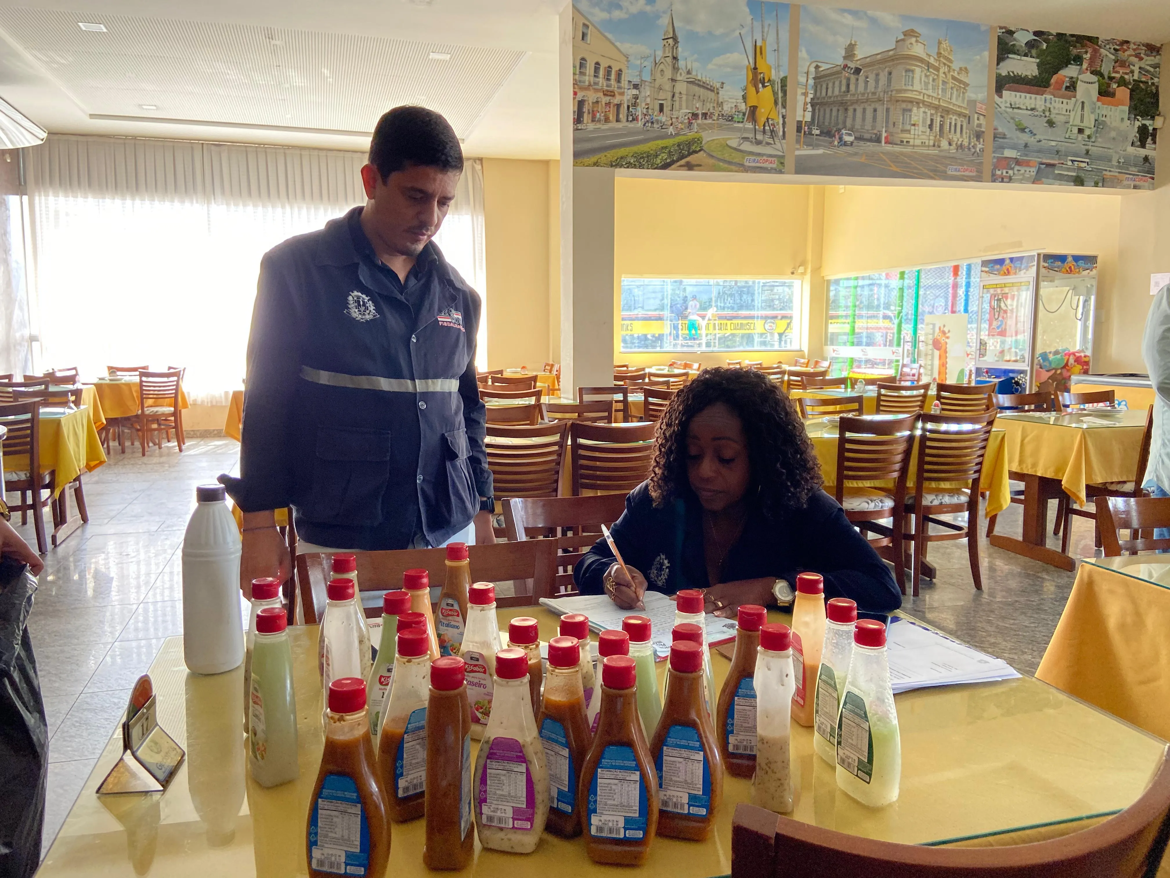 Fiscalização encontrou diversos alimentos vencidos em Feira de Santana