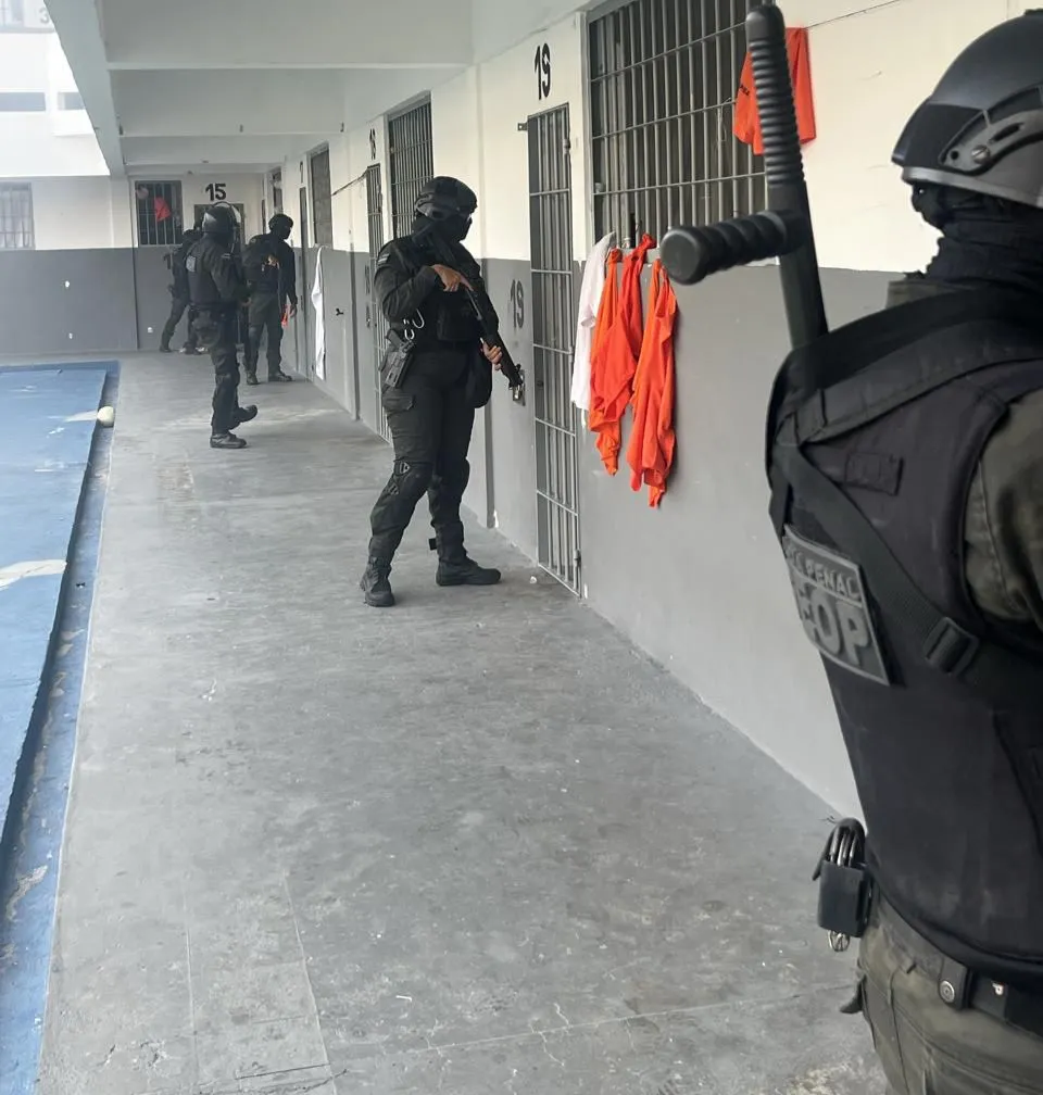 Policiais passaram pente fino em cada cela
