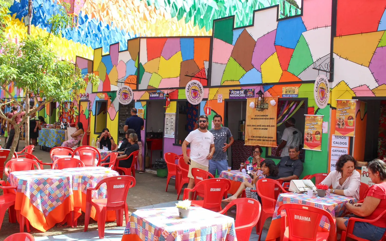 Imagem ilustrativa da imagem Café com Forró movimenta Praça do Bosque em Amargosa