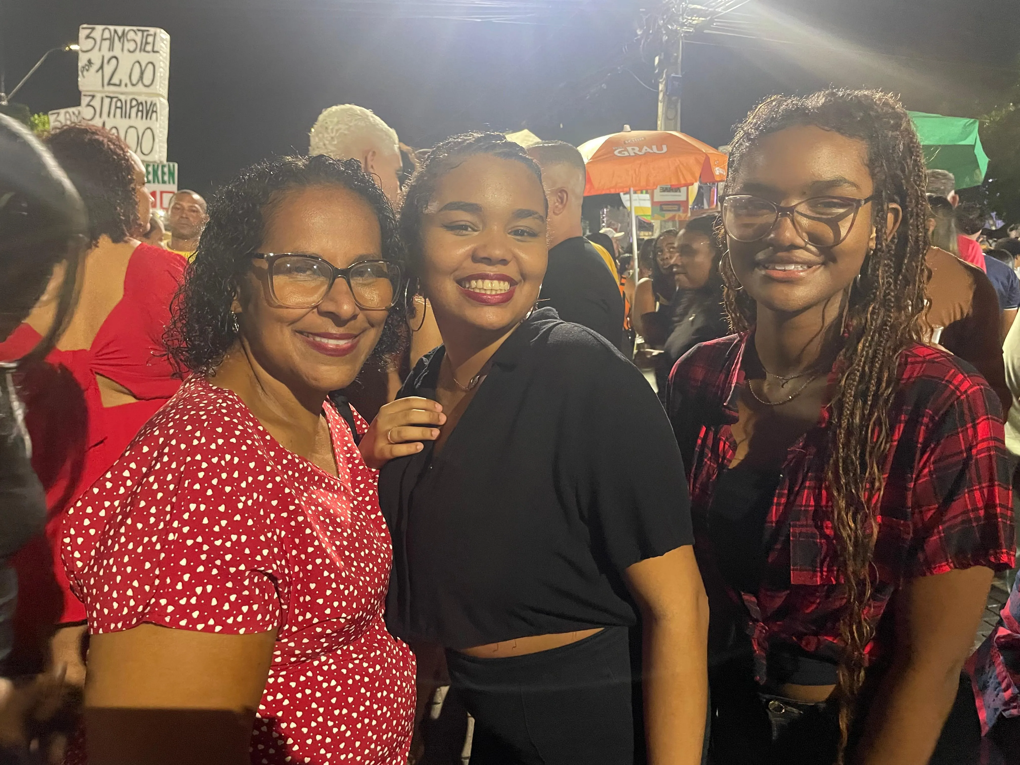 Simone Antunes, Gabriela Moreira e Aiana Antunes