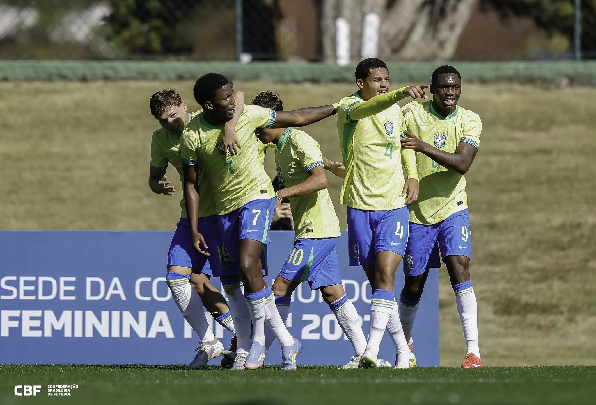 Garotada tricolor esteve presente em mais uma vitória do Brasil sub-17