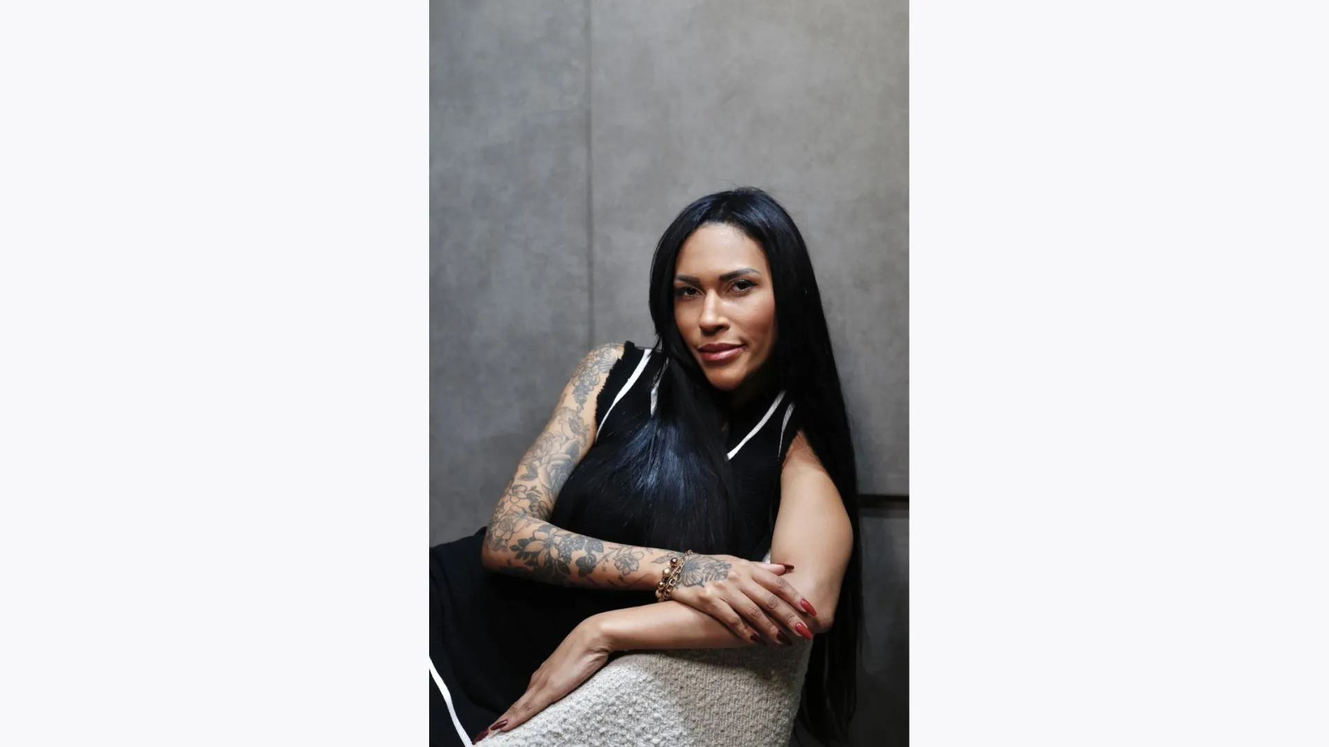 Simone Morena teve problema com regravação de música da cantora Simone Mendes