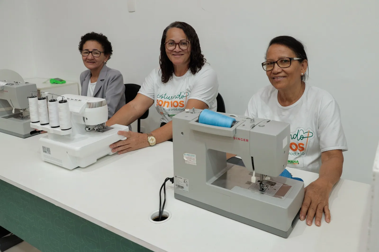Costureiras fazem trabalhos diferenciados