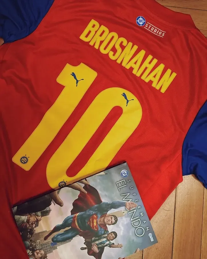 Imagem ilustrativa da imagem É o mundo! Camisa do Bahia aparece em post de atriz de Superman