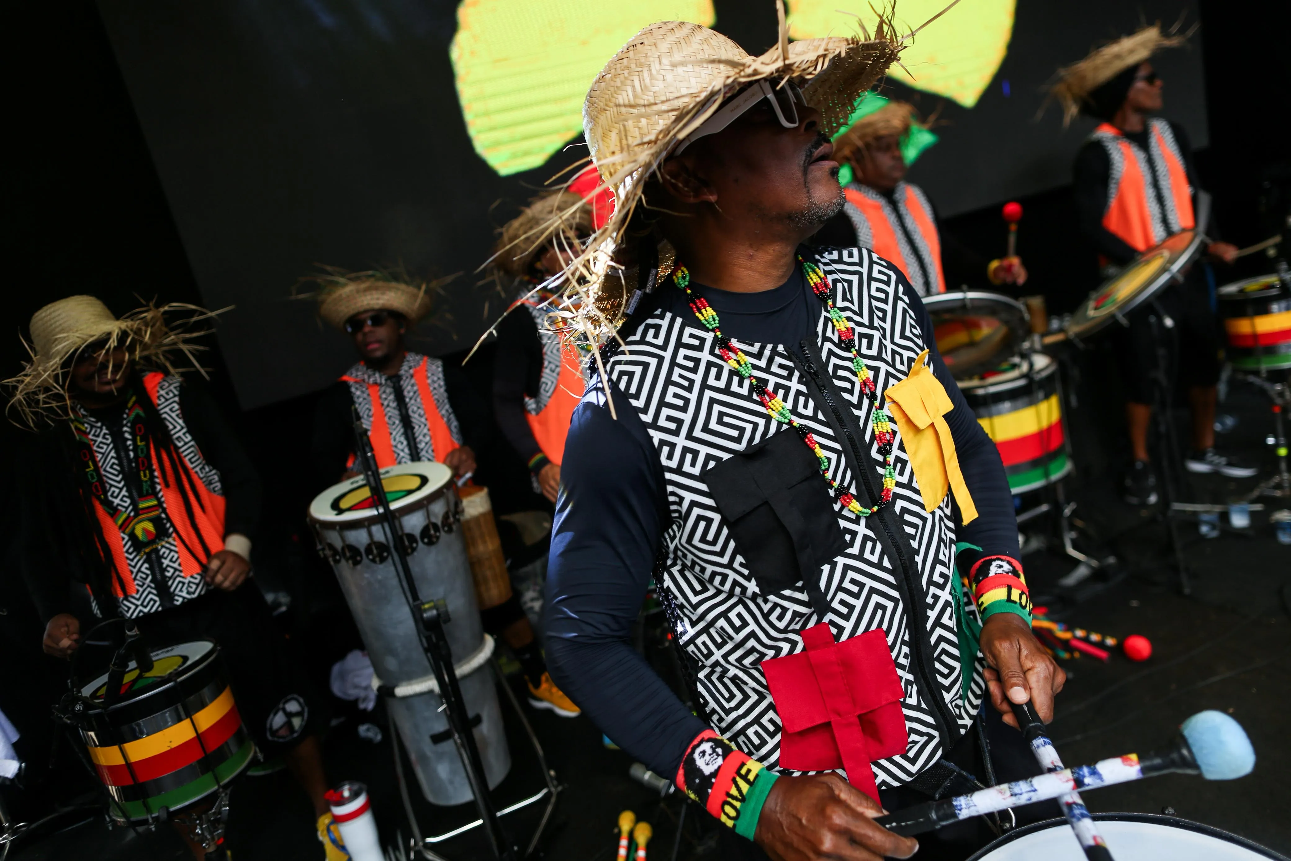 Tambores da banda também fazem parte da tradição junina