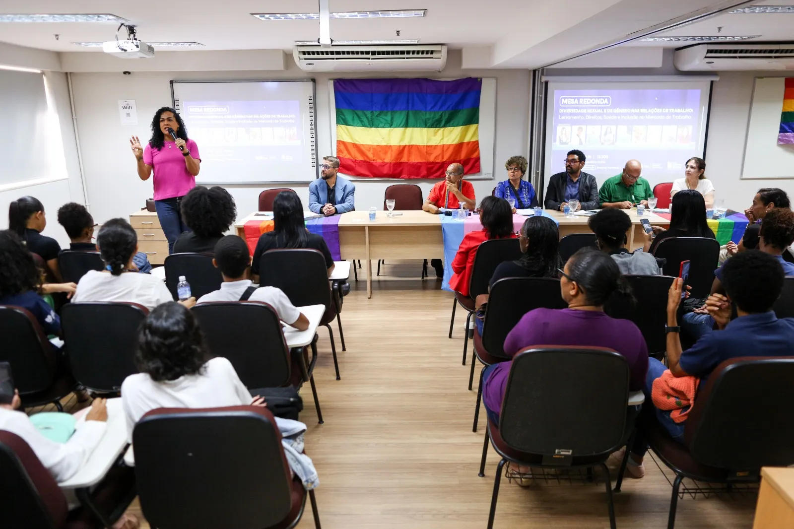 Imagem ilustrativa da imagem Inclusão de pessoas LGBTQIAPN+ no mercado de trabalho é debatida