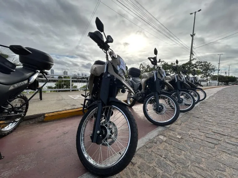 14 motociletas foram entregues