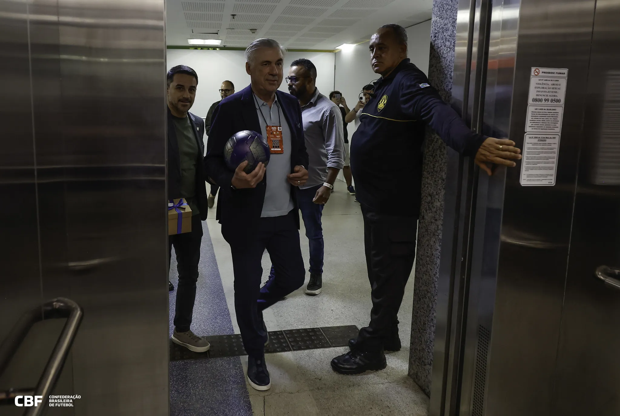 Comandante do Brasil está fazendo um tour pelo país