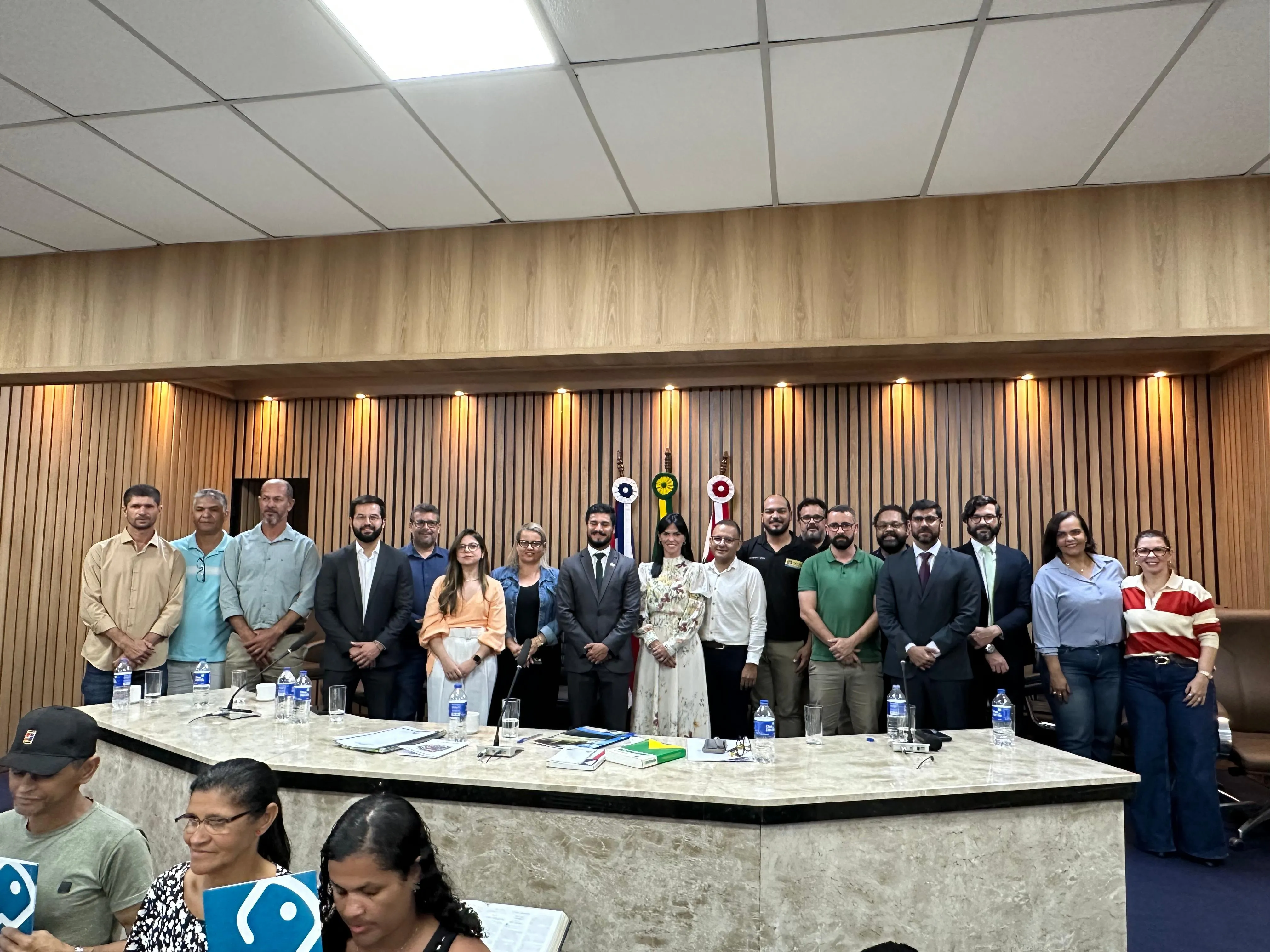 Autoridades locais e estaduais se reuniram