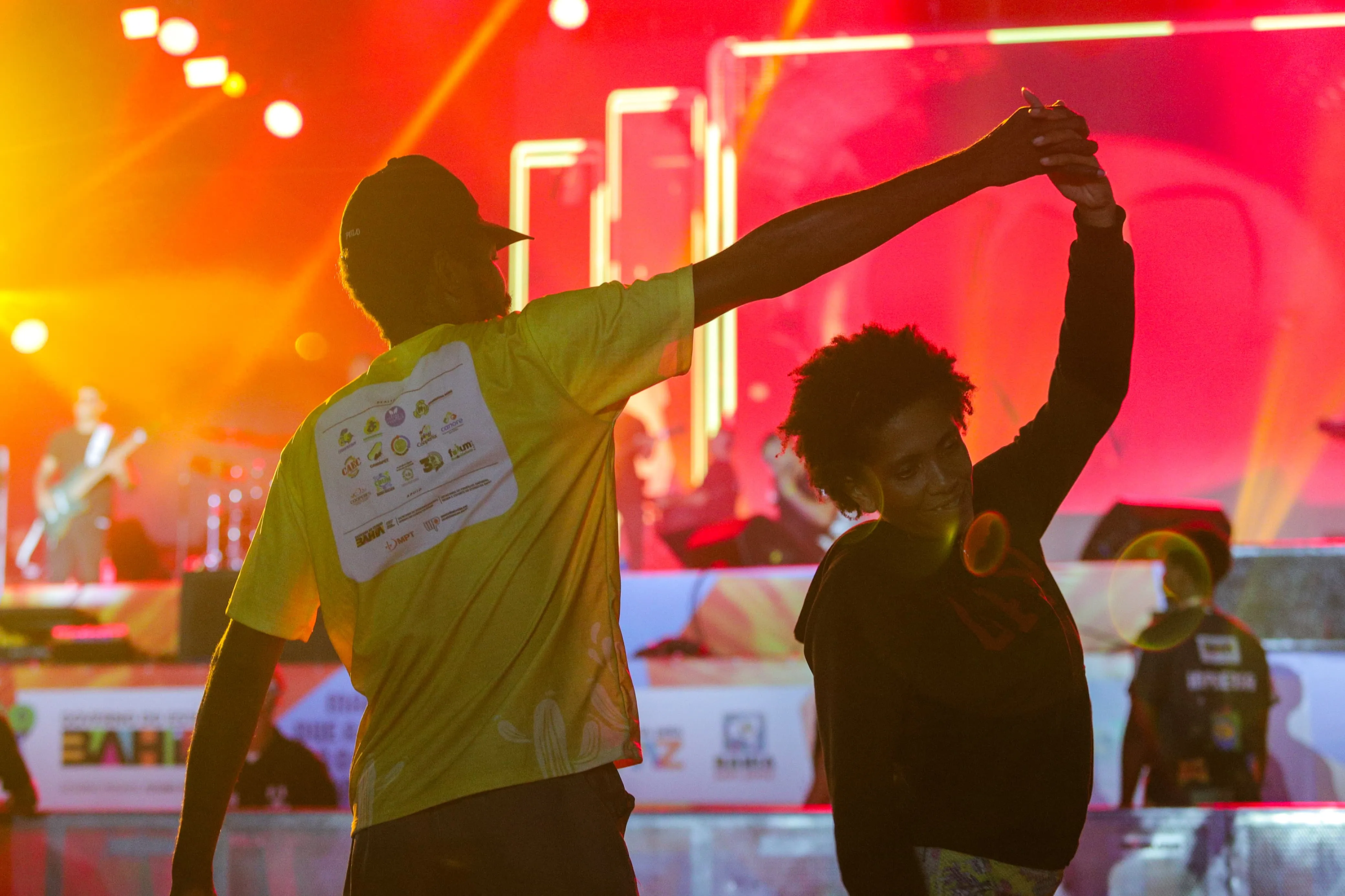 A galera meteu dança ao som de Kart Love