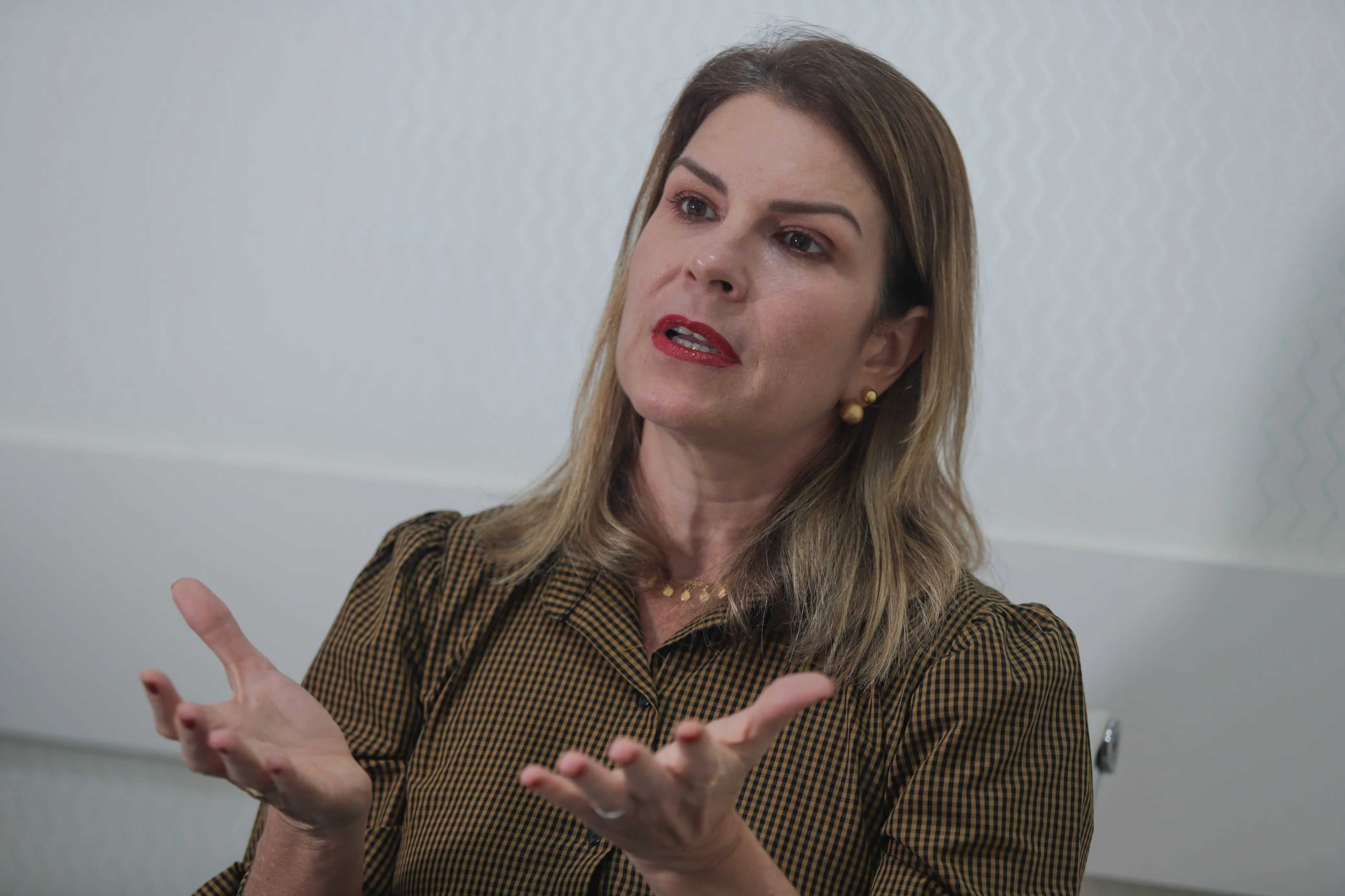 Doutora Gabriela aponta para mitos que podem prejudicar a cicatrização