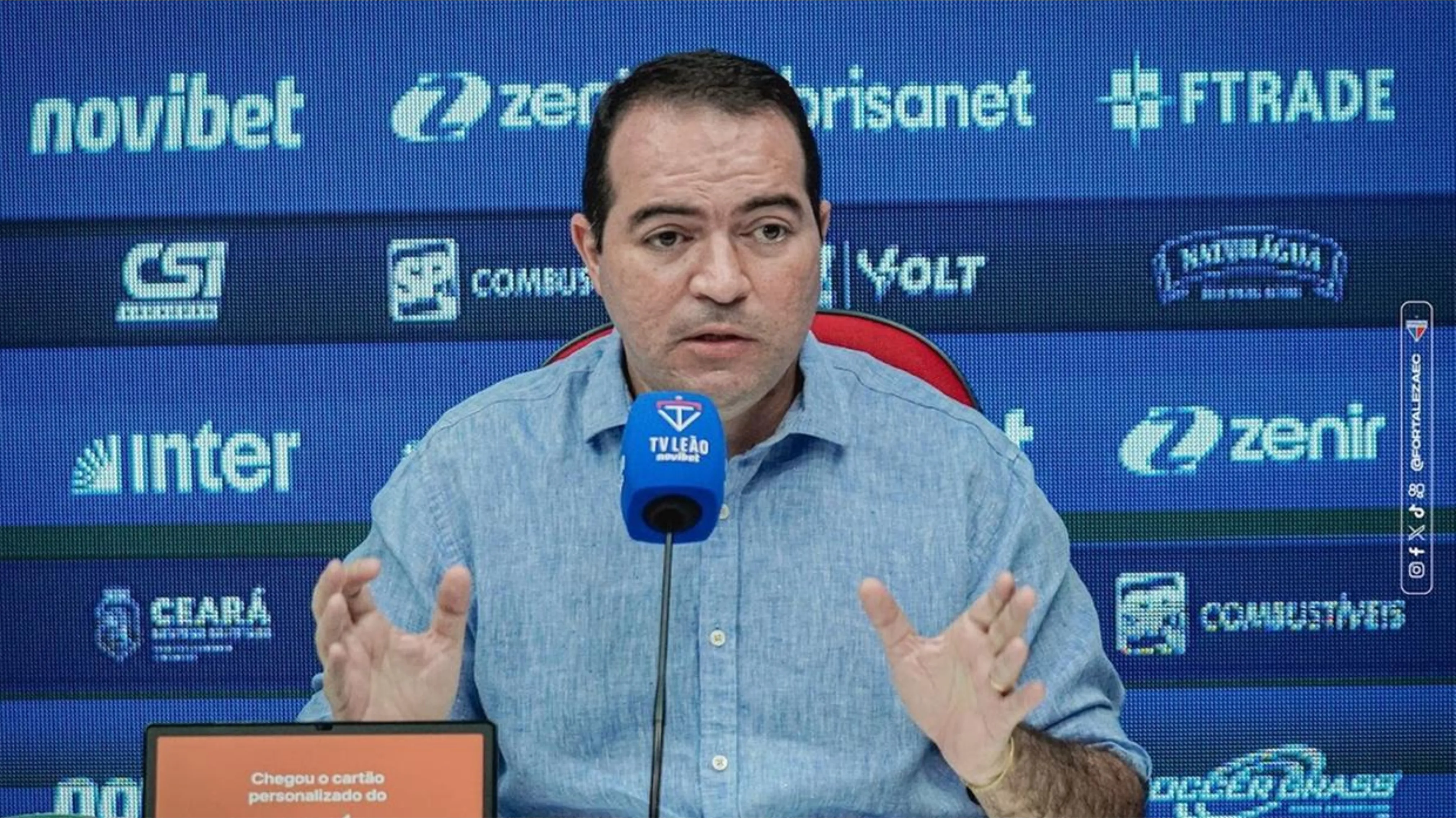 Dirigente garante que treinador segue no cargo apesar de má fase