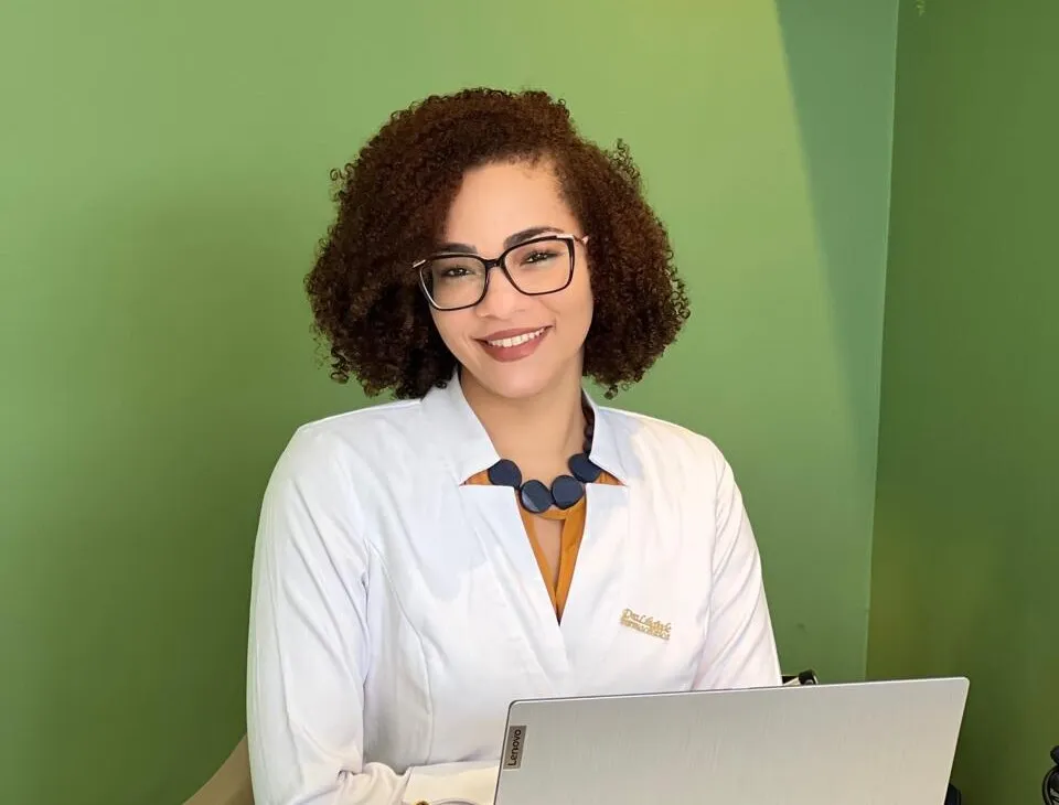 Lília Jade é farmacêutica clínica (@dra.liliajade no Instagram)