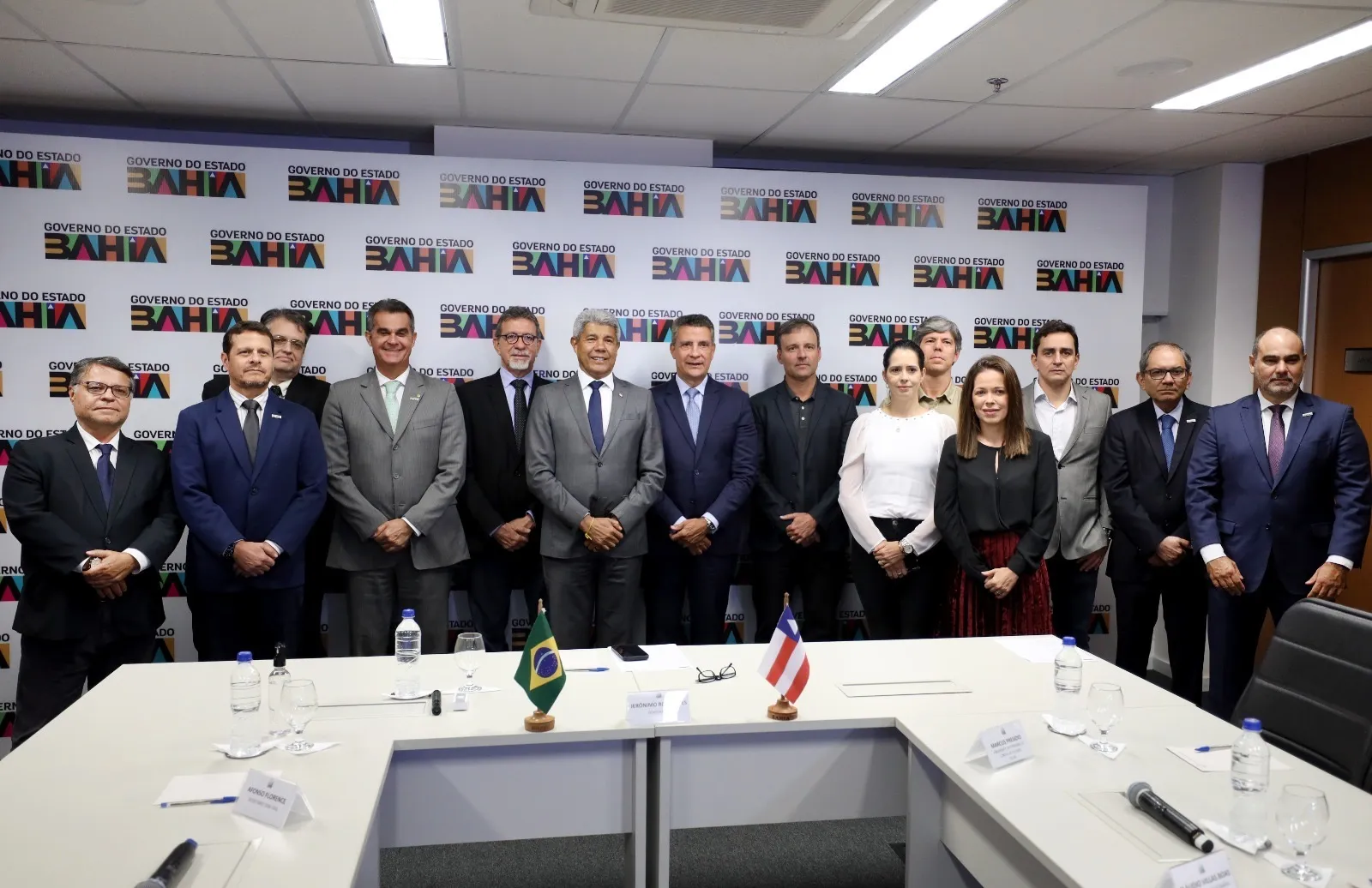 Jerônimo durante assinatura do contrato