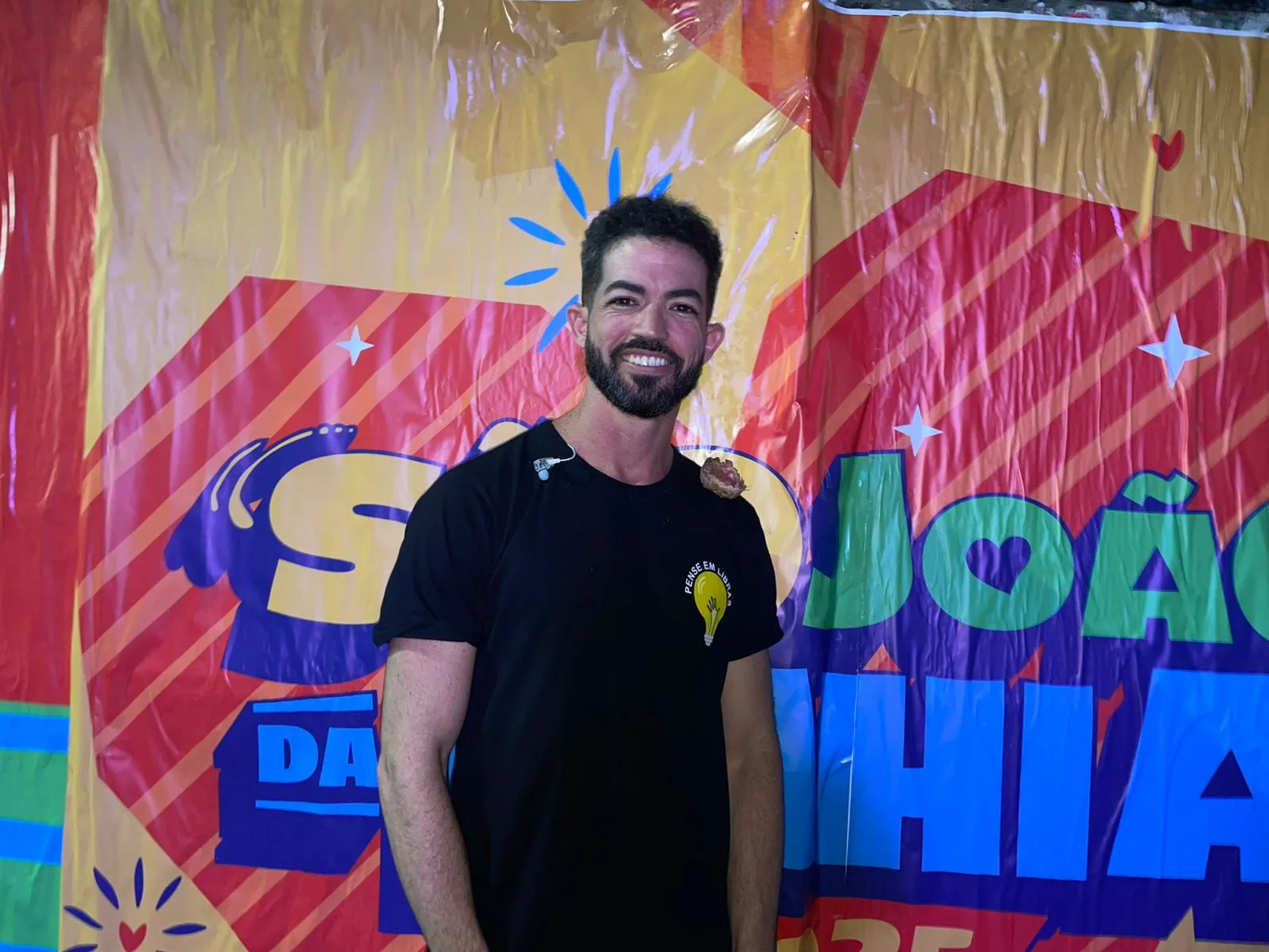 Alisson George, um dos intérpretes do Pense em Libras