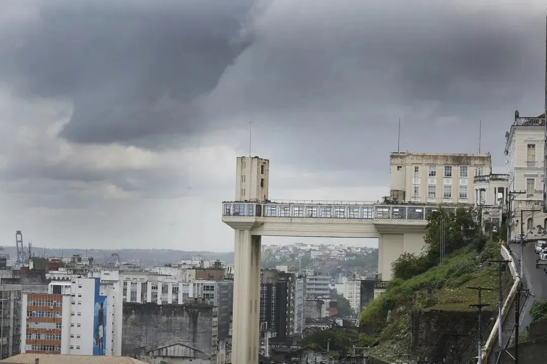 Capital baiana enfrentou, durante a semana, tempo nublado e chuva