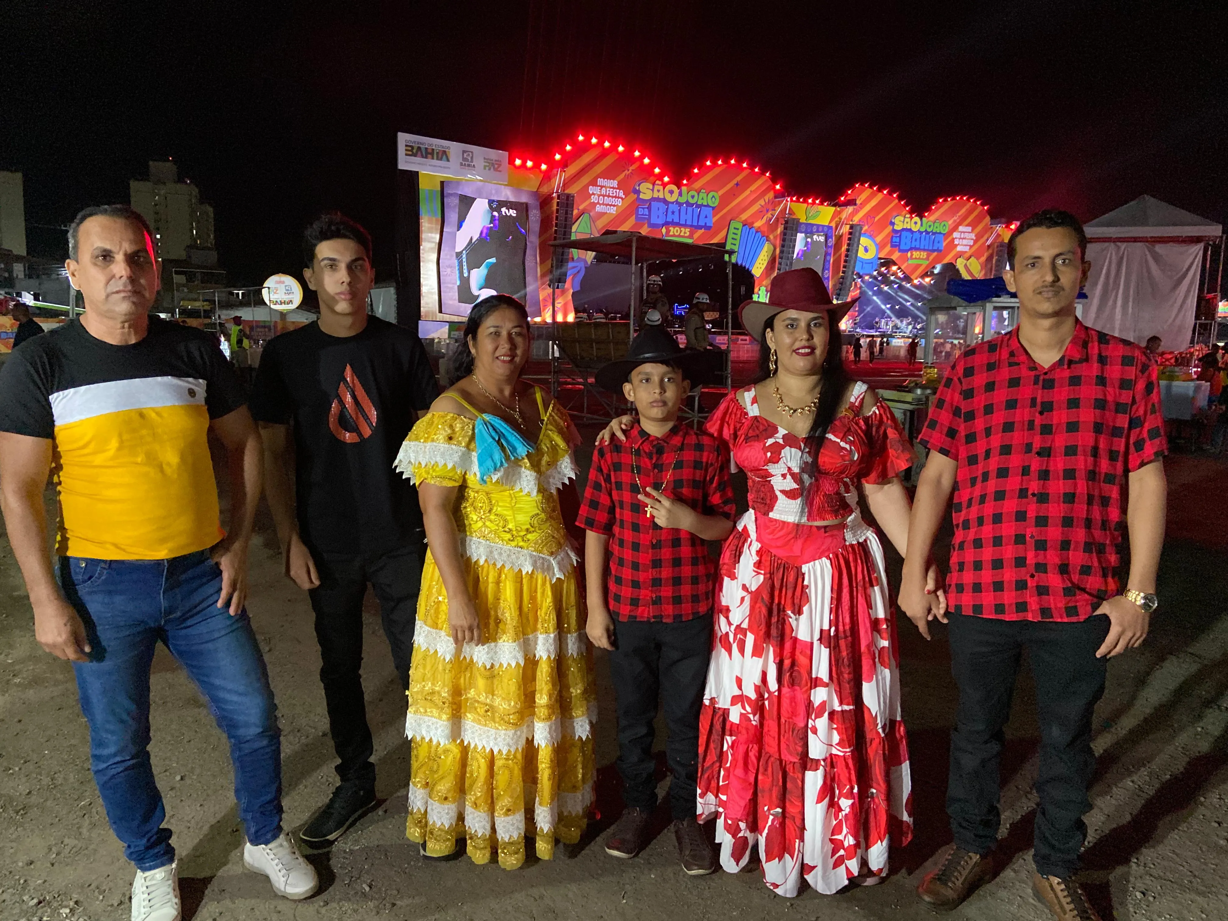 Imagem ilustrativa da imagem Show de Leonardo em Salvador atrai famílias ciganas