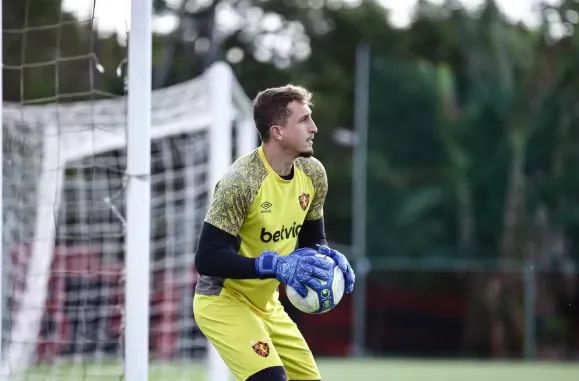 Thiago Couto não se firmou como titular do Sport