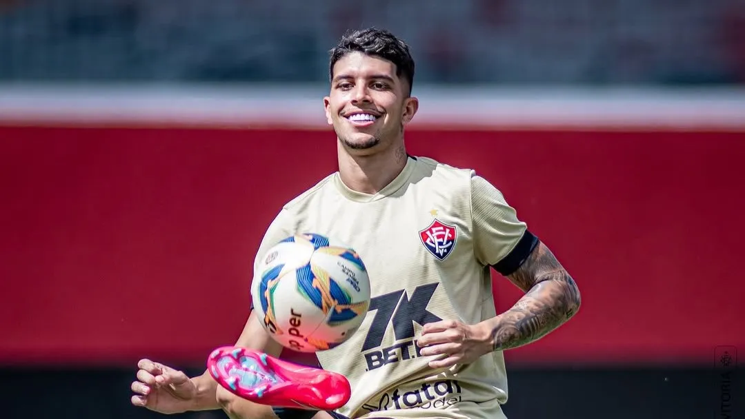 Felipe Cardoso durante treino na Toca do Leão