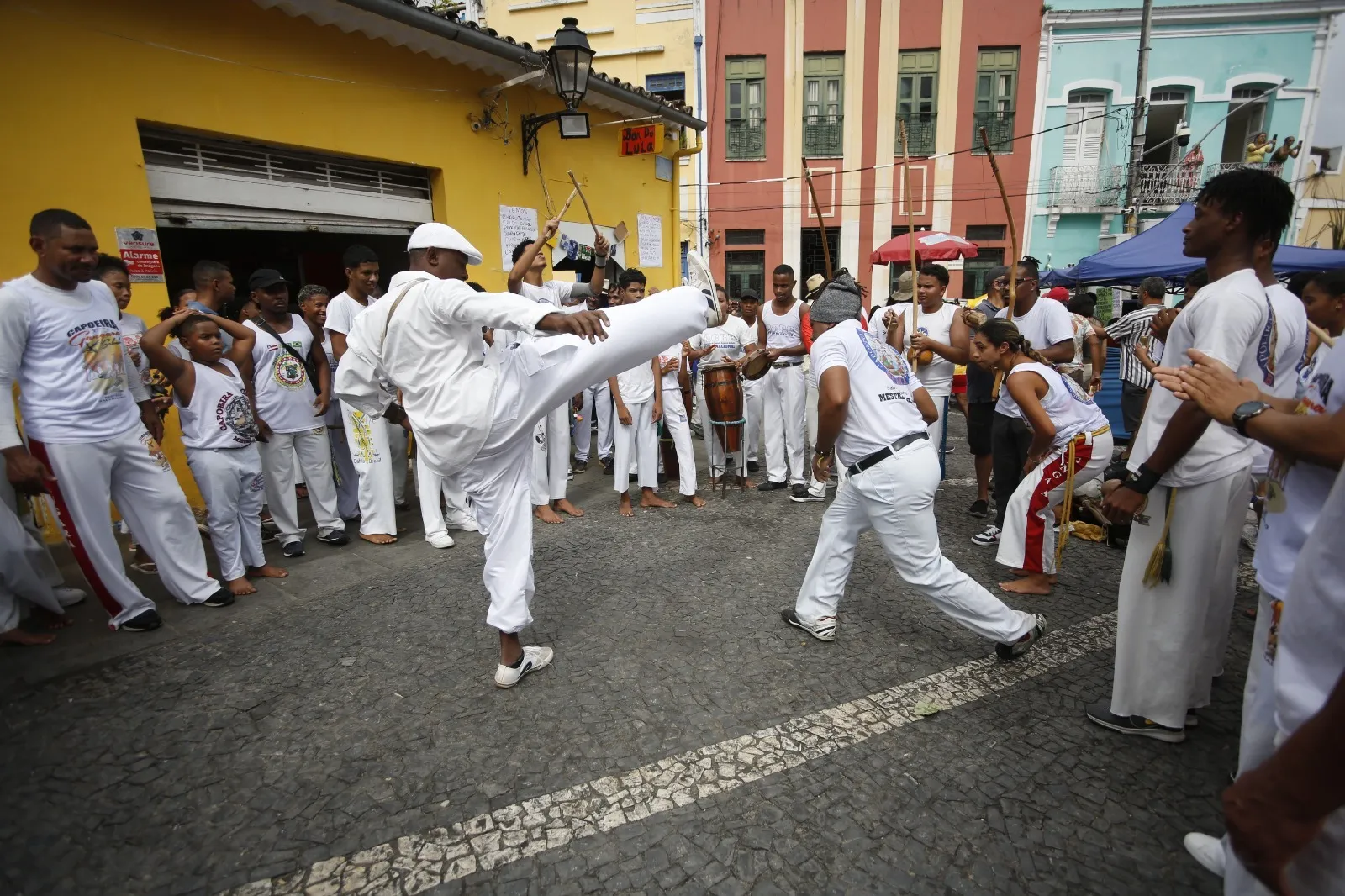 Capoeiristas jogam no Santo Antônio Além do Carmo