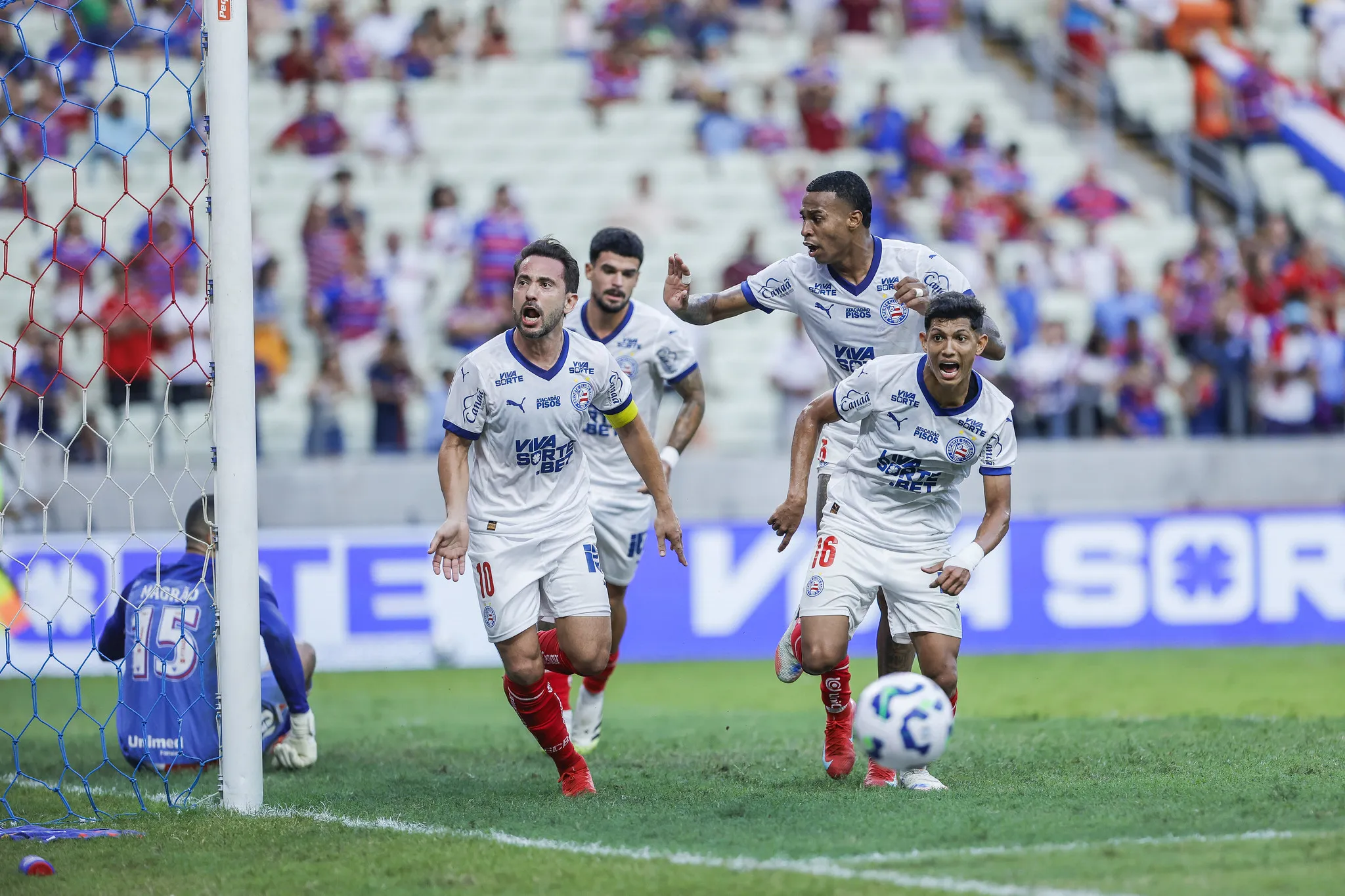 Tricolor pecou nas finalizações e sofreu com Marcos Felipe