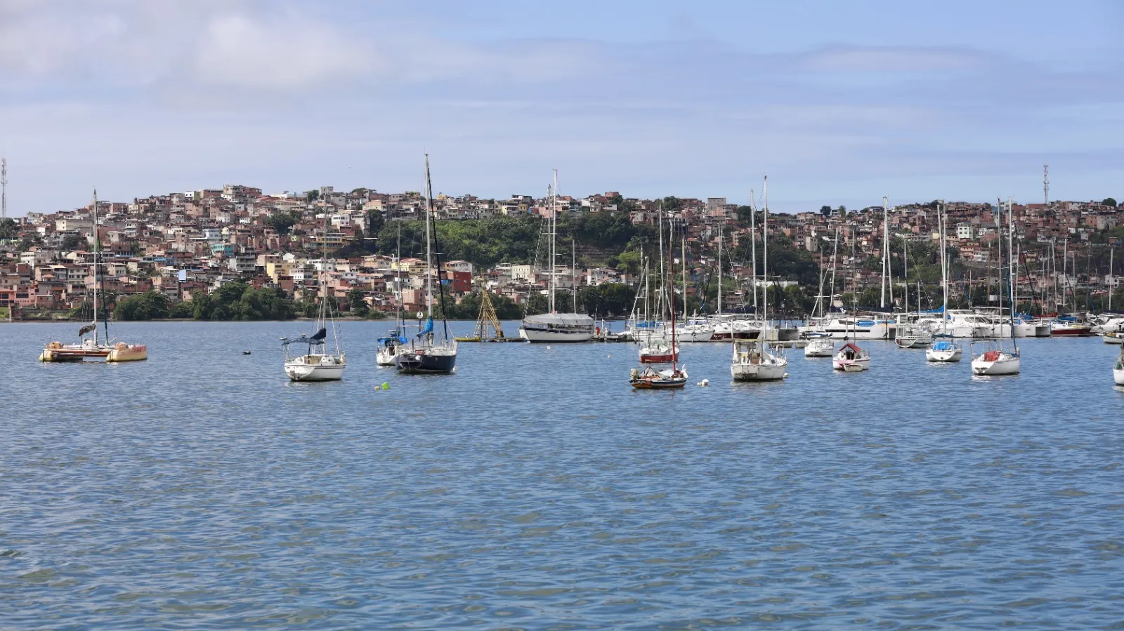 Mar da Ribeira e suas embarcações